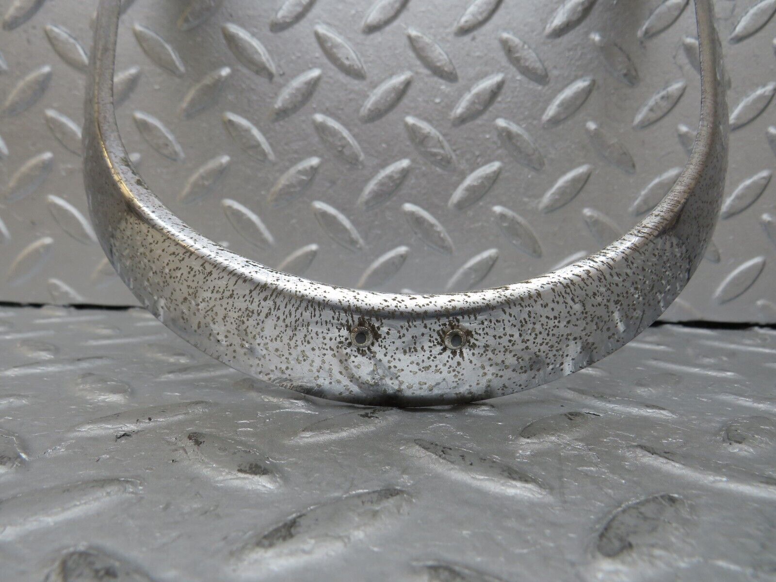 35753 Mercedes-Benz W108 Headlight Chrome Frame