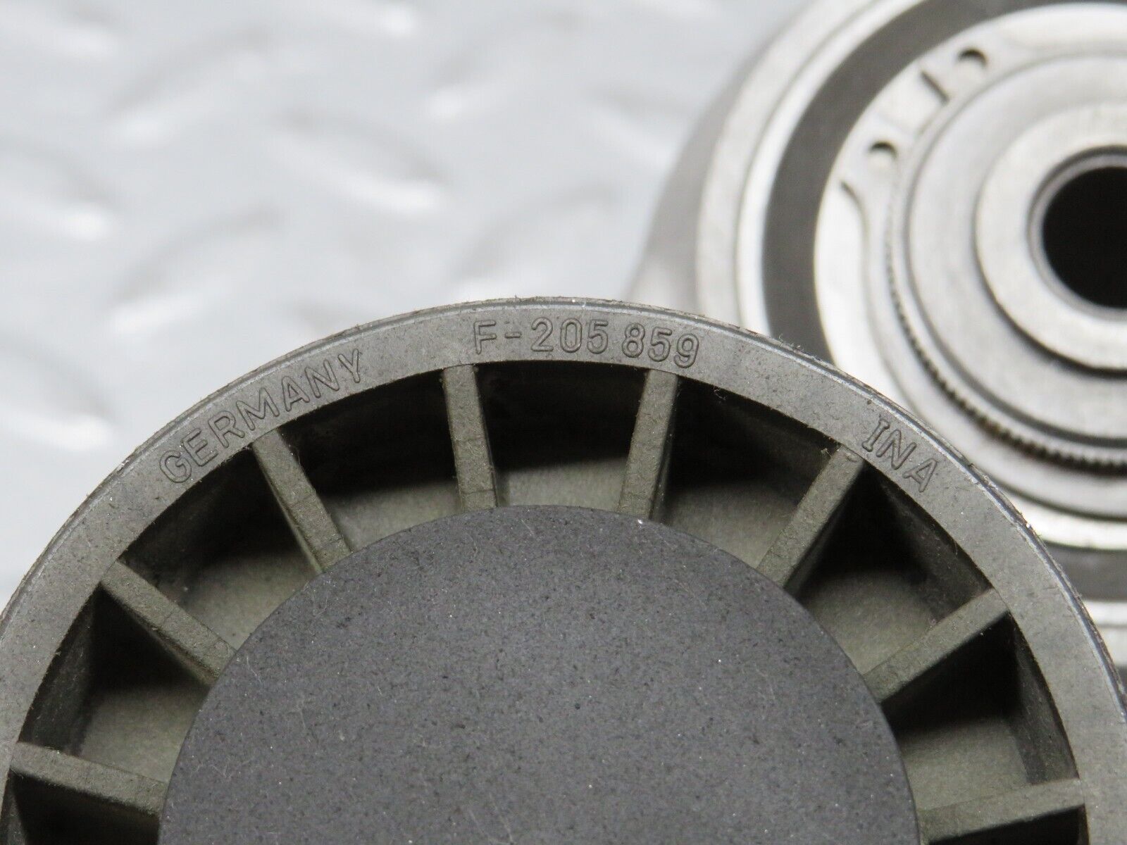 38932 Mercedes-Benz W201 190E 2.6L Belt Tensioner 1032021140 1032000570