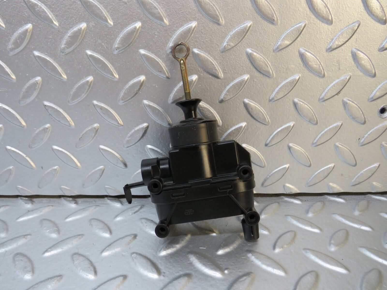 30275 Mercedes-Benz W124 230E Door Lock Vacuum Actuator Front Left