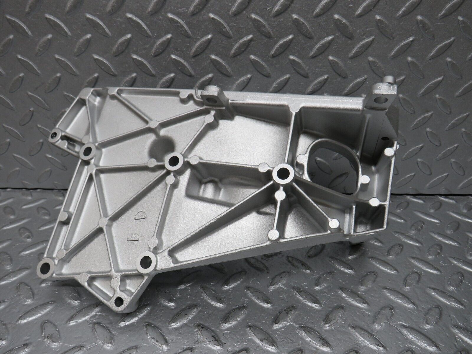 39607 Mercedes-Benz R129 320SL Coupe Alternator Generator Mount Bracket 1041550635