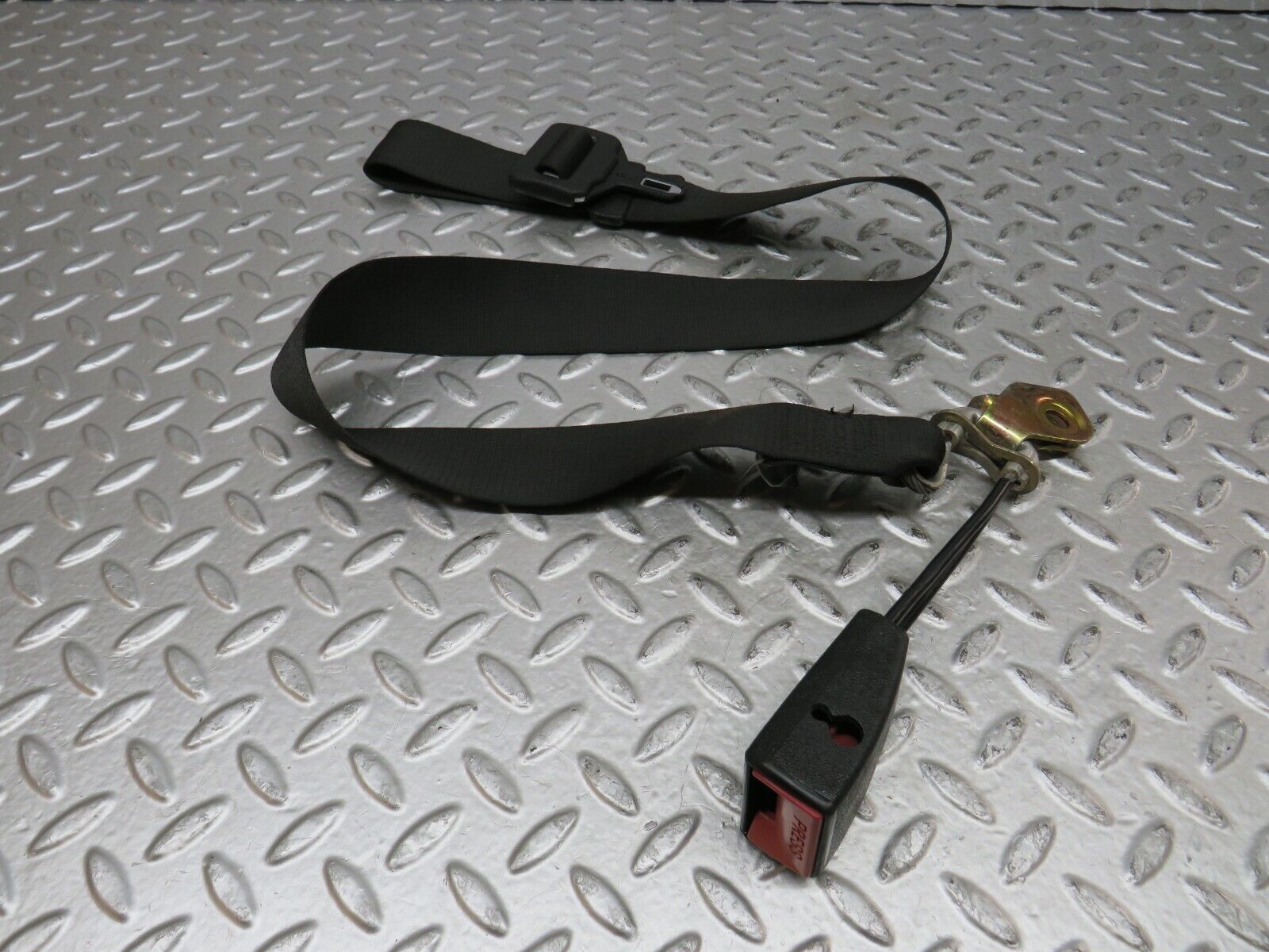 27820 Mercedes-Benz S124 300TE Wagon Rear Seat Belt With Buckles