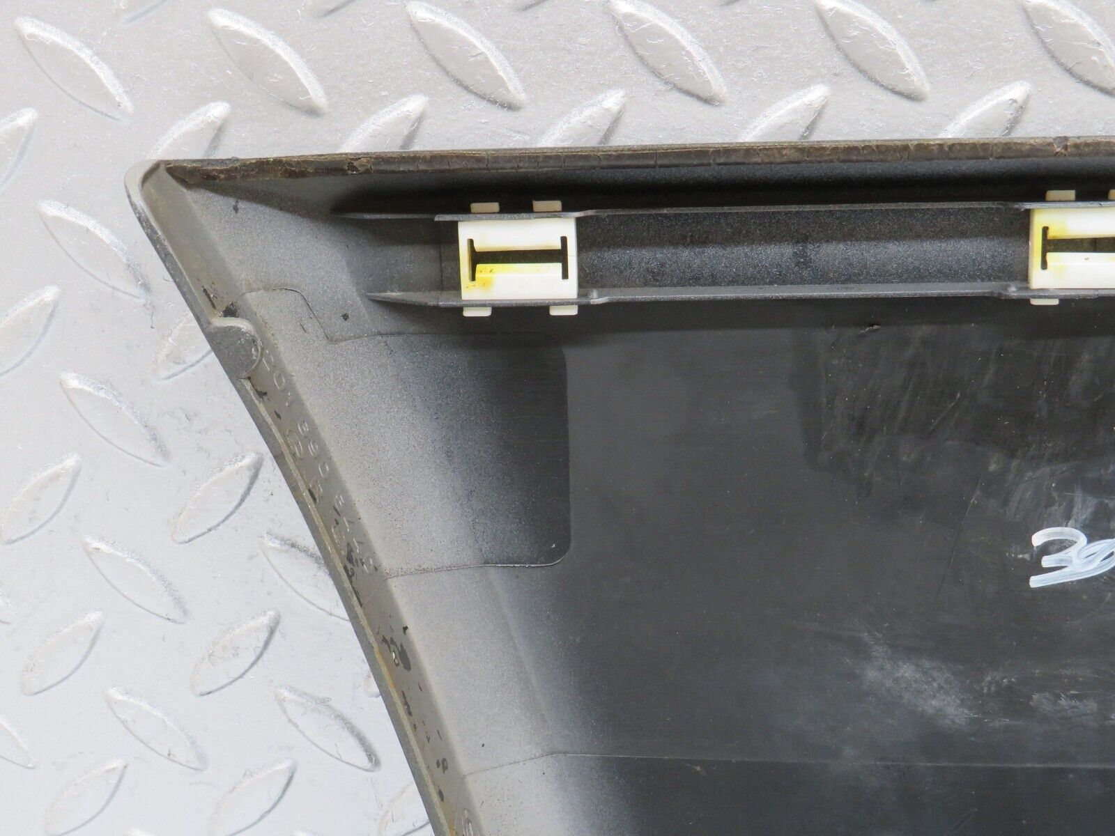 36451 Mercedes-Benz W201 190E 2.0L Front Right Fender Wing Moulding Trim 2016905440