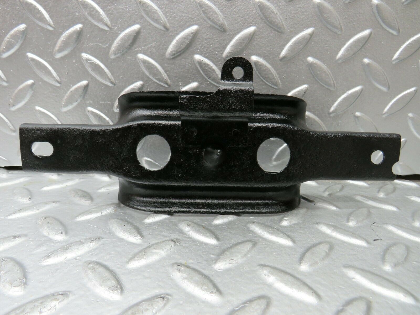 22916 Mercedes-Benz C107 450SLC Coupe Exhaust Bracket