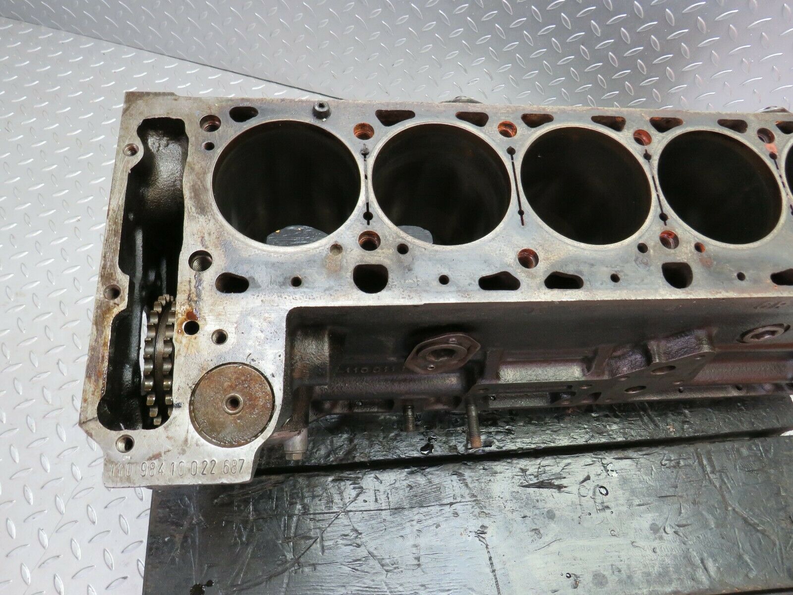 24186 Mercedes-Benz W123 280E Engine Block 1100111101 M110.988