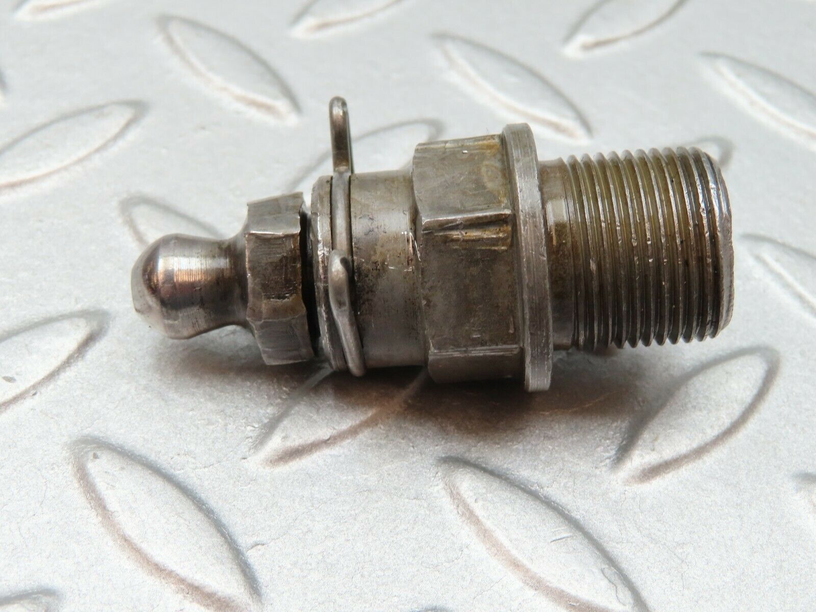 3547 Mercedes-Benz W108 280SE Ball Studs For Rocker Arm Mounting (Timing)