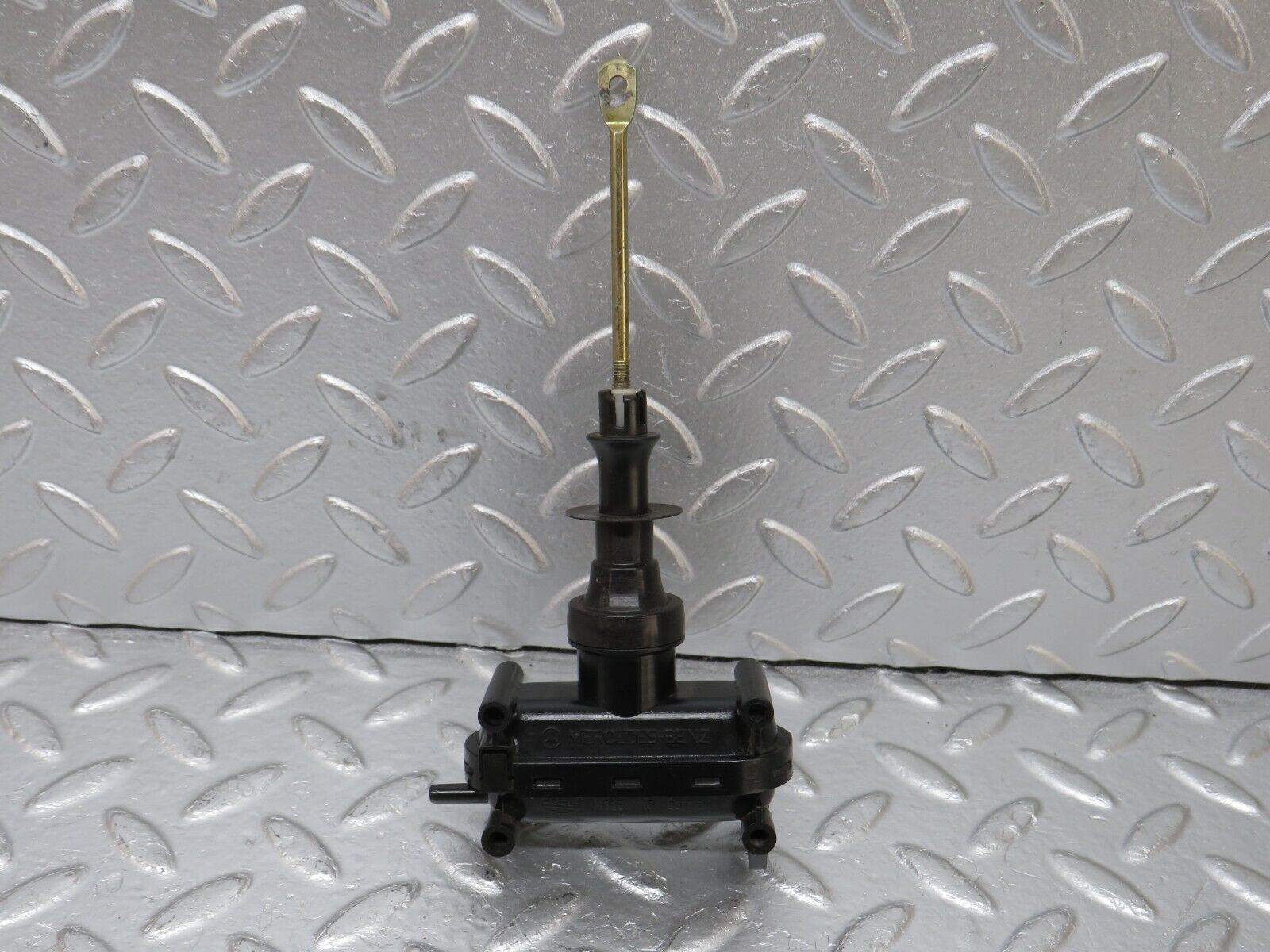 33648 Mercedes-Benz W201 190E 2.0L Door Lock Vacuum Actuator Rear Right