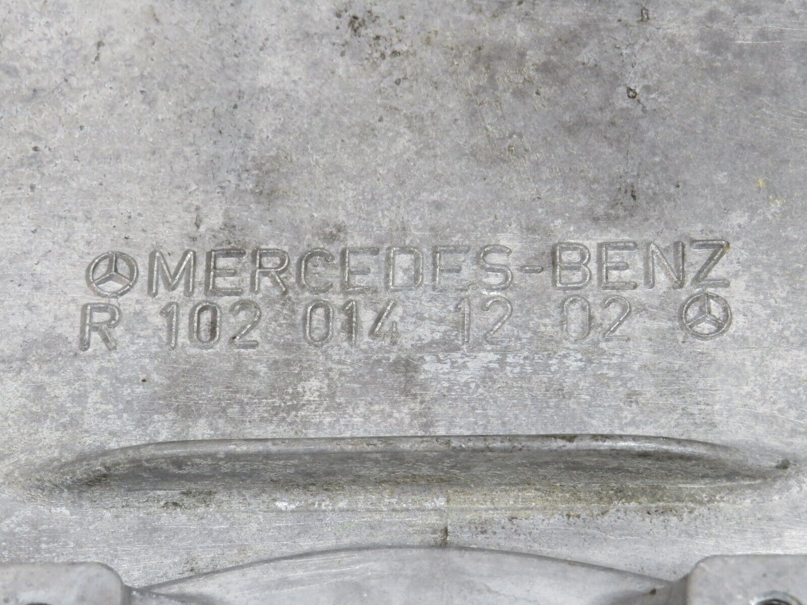 26085 Mercedes-Benz W123 200 Oil Pan Oil Sump 1020141202