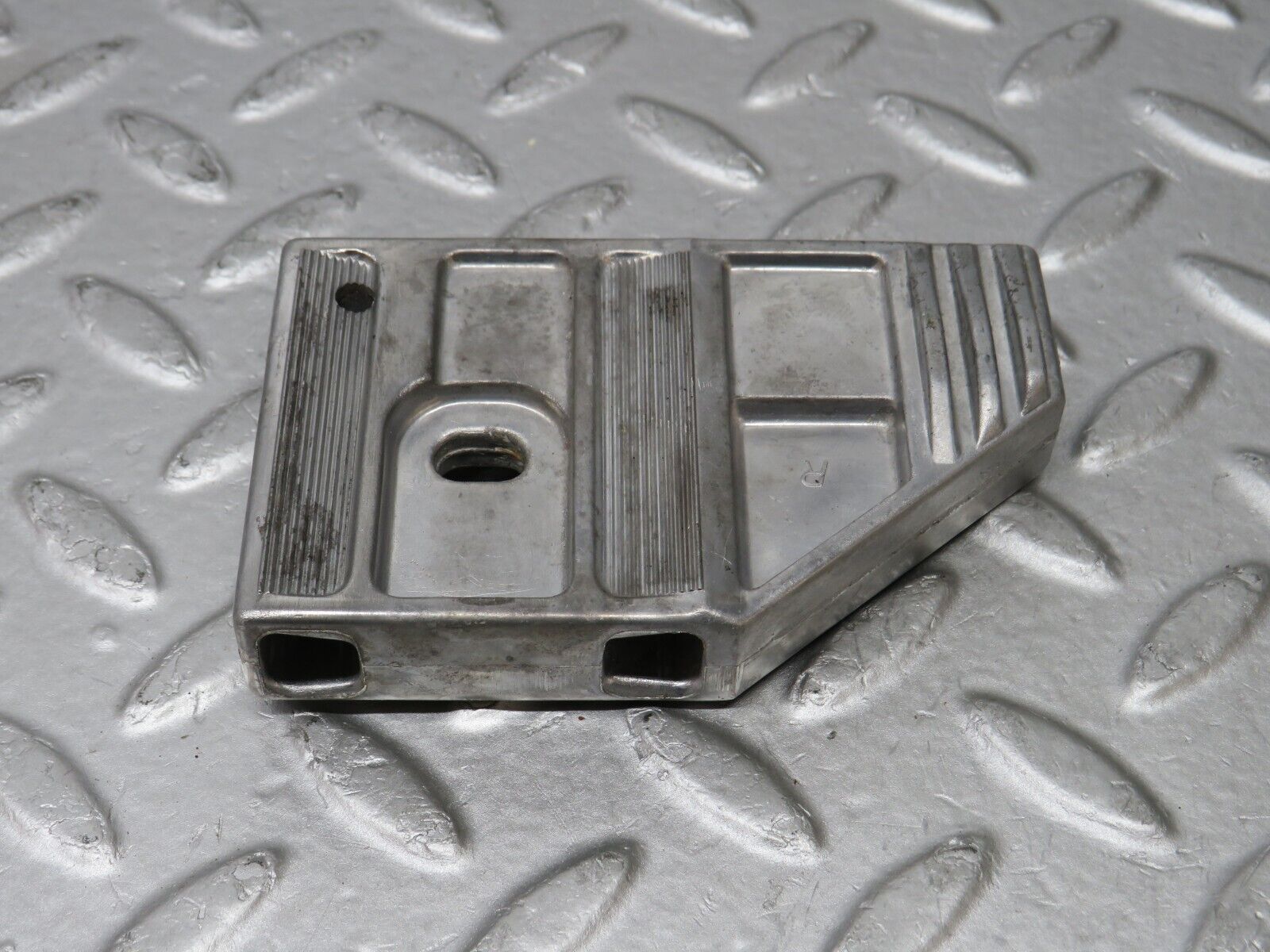 36886 Mercedes-Benz C126 420SEC Coupe Door Window Guide Bracket 1267250632