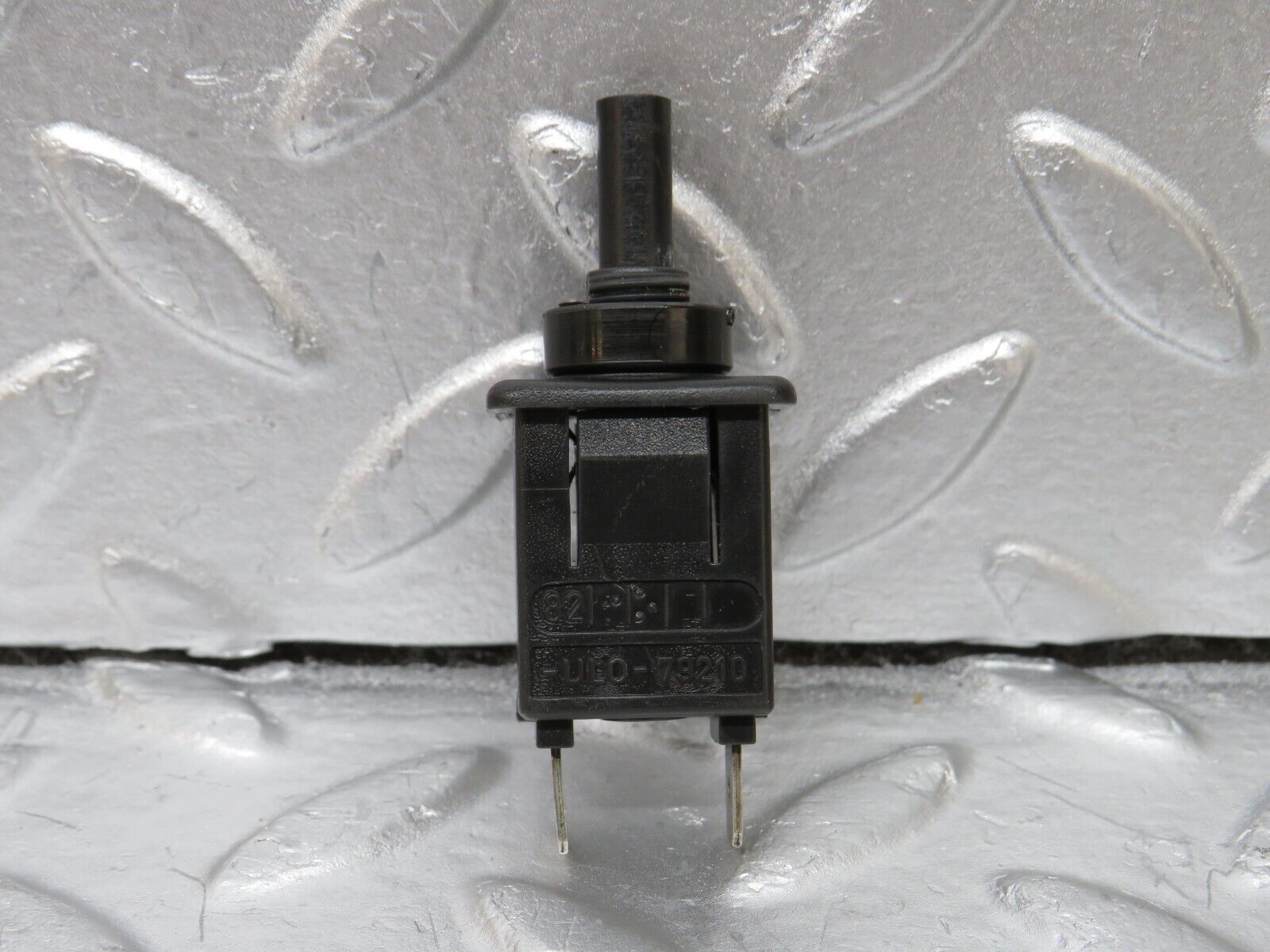 34644 Mercedes-Benz C126 380SEC Coupe Glove Box Light Switch 0008213252