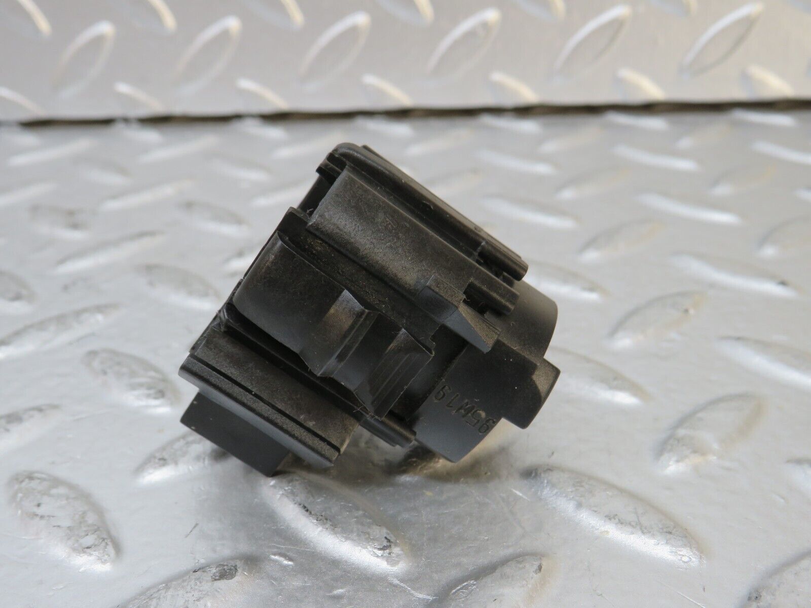 27550 Mercedes-Benz S124 300TE Wagon Kick Down Switch 0025452214