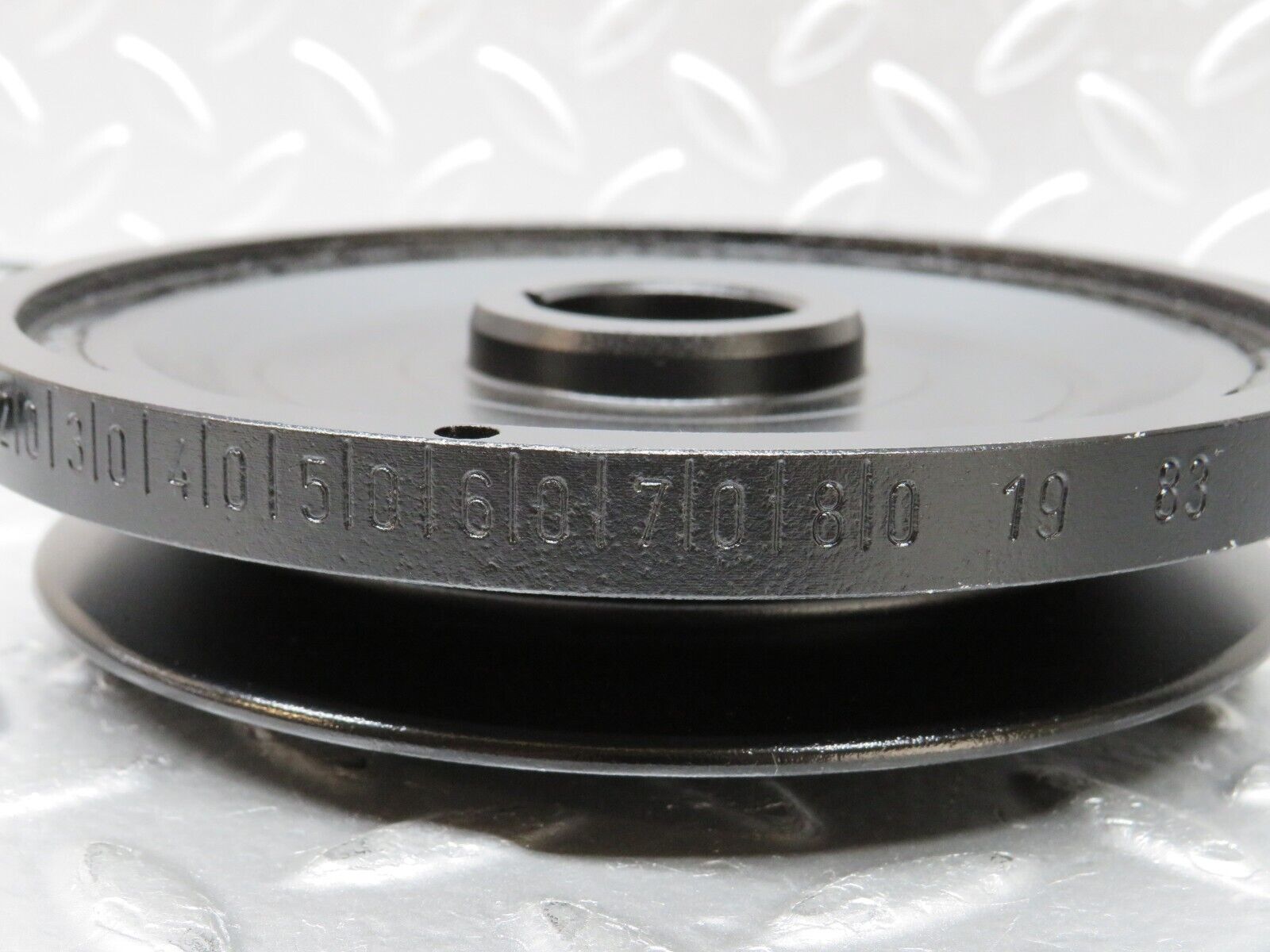 25501 Mercedes-Benz W123 200 Crankshaft Vibration Damper Pulley 1020300403