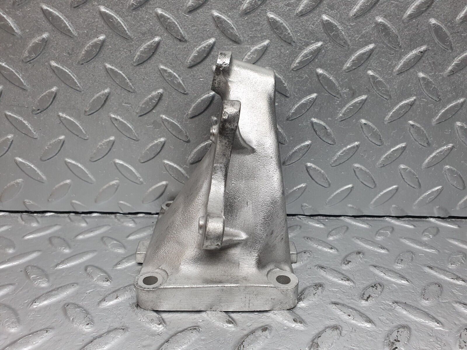 41012 Mercedes-Benz W126 300SE Engine Mount Bracket Right Side 6032230704