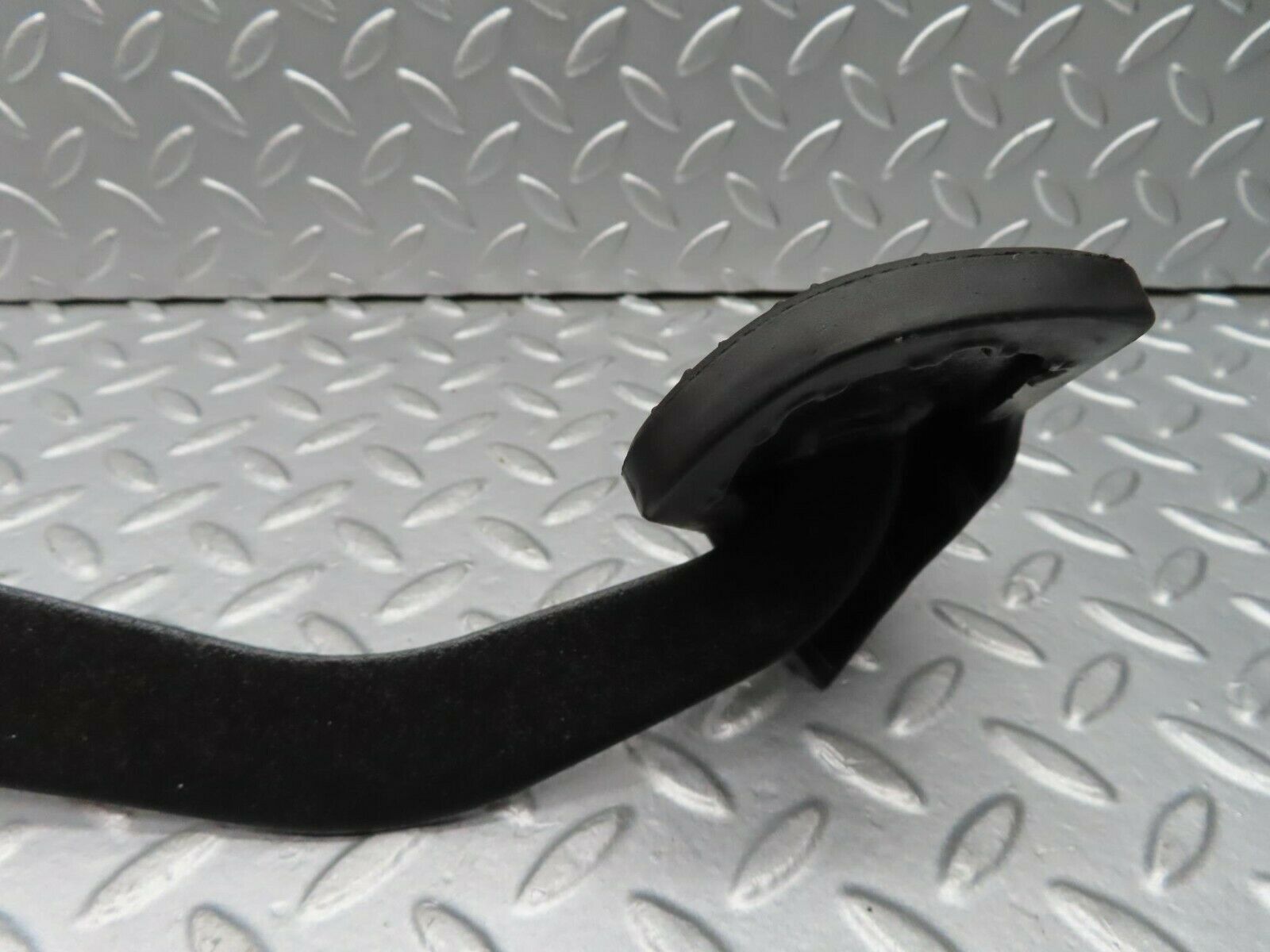 16362 Mercedes-Benz W124 260E Brake Pedal With Rubber 1232910082