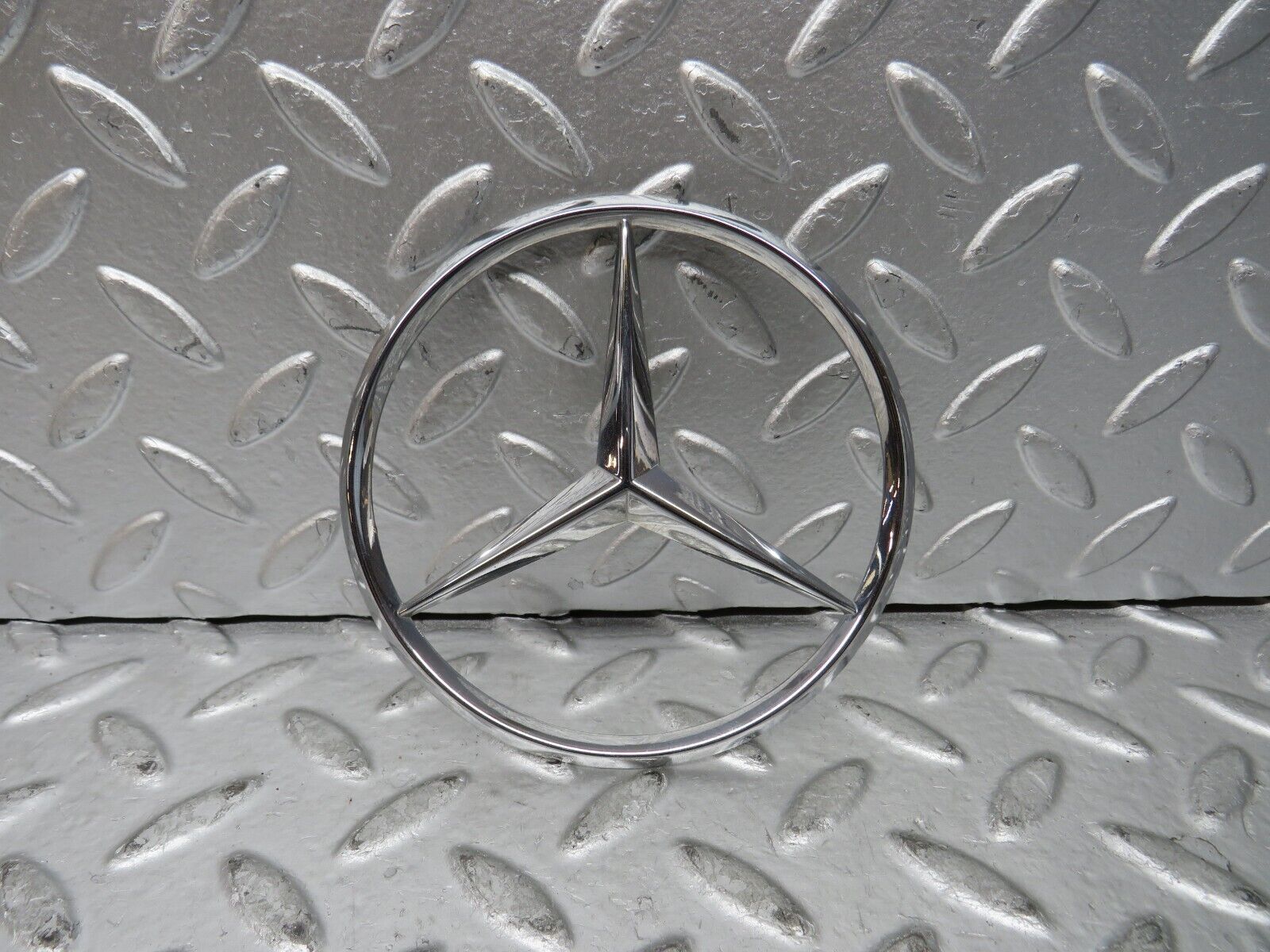 27265 Mercedes-Benz W123 280E Trunk Boot Lid Emblem 1267580058