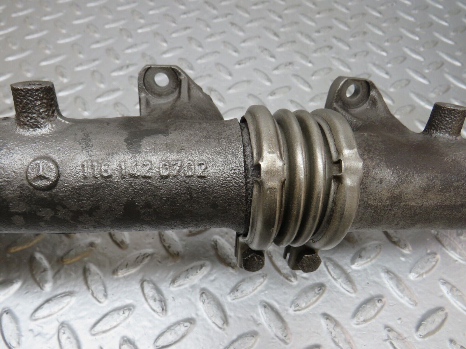 33123 Mercedes-Benz W126 380 V8 Exhaust Manifold Right 1161420602 1161420702