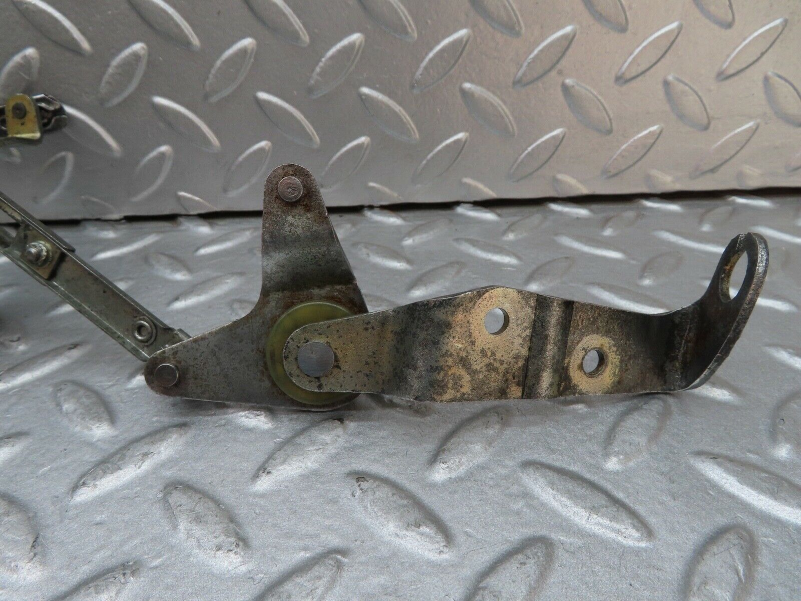 16911 Mercedes-Benz C123 280CE Coupe Throttle Linkage 0025450114