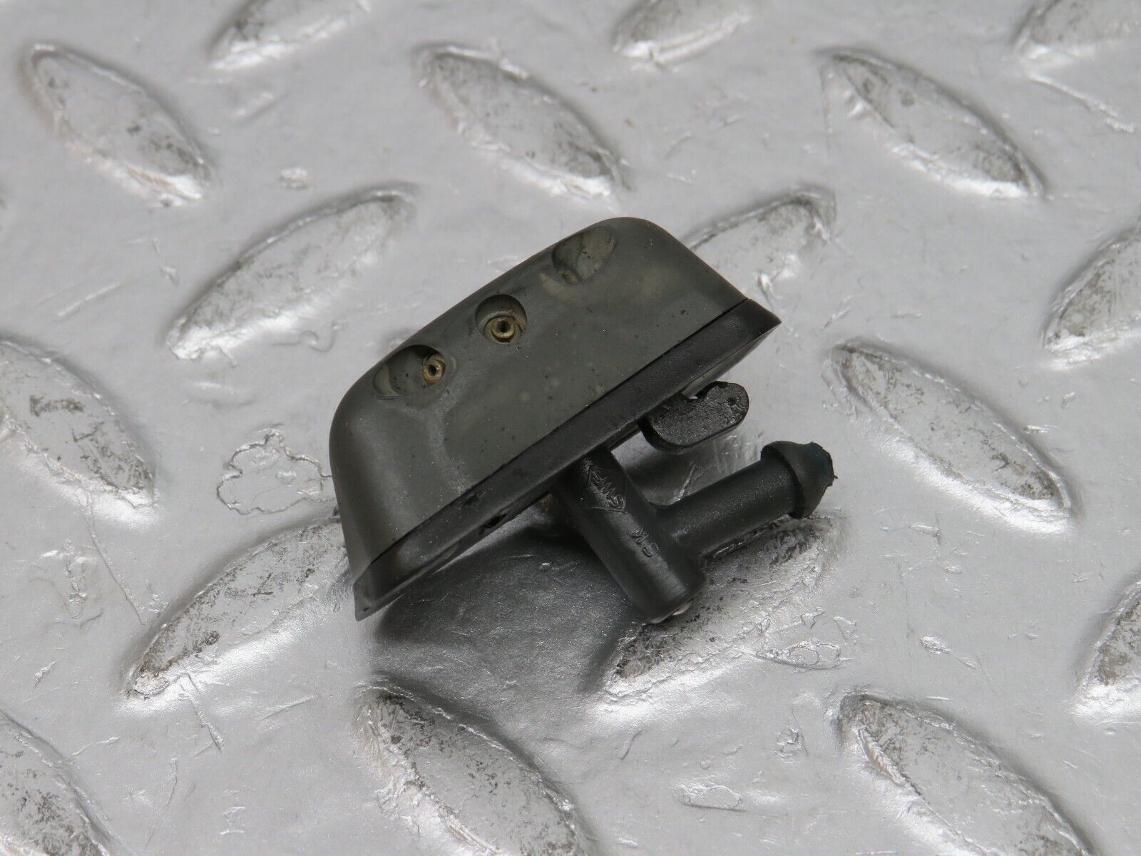 32575 Mercedes-Benz S124 300TE Wagon Tailgate Windscreen Washer Nozzle