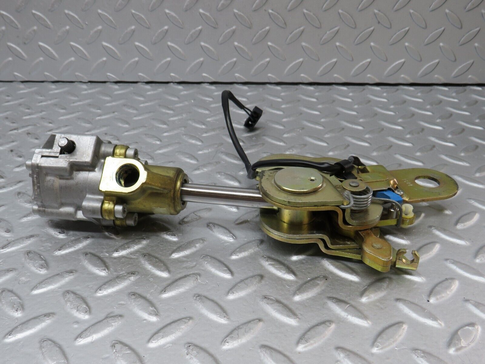 36824 Mercedes-Benz R129 300SL-24 Front Right Seat Recline Mechanism 1298200407 1136201019