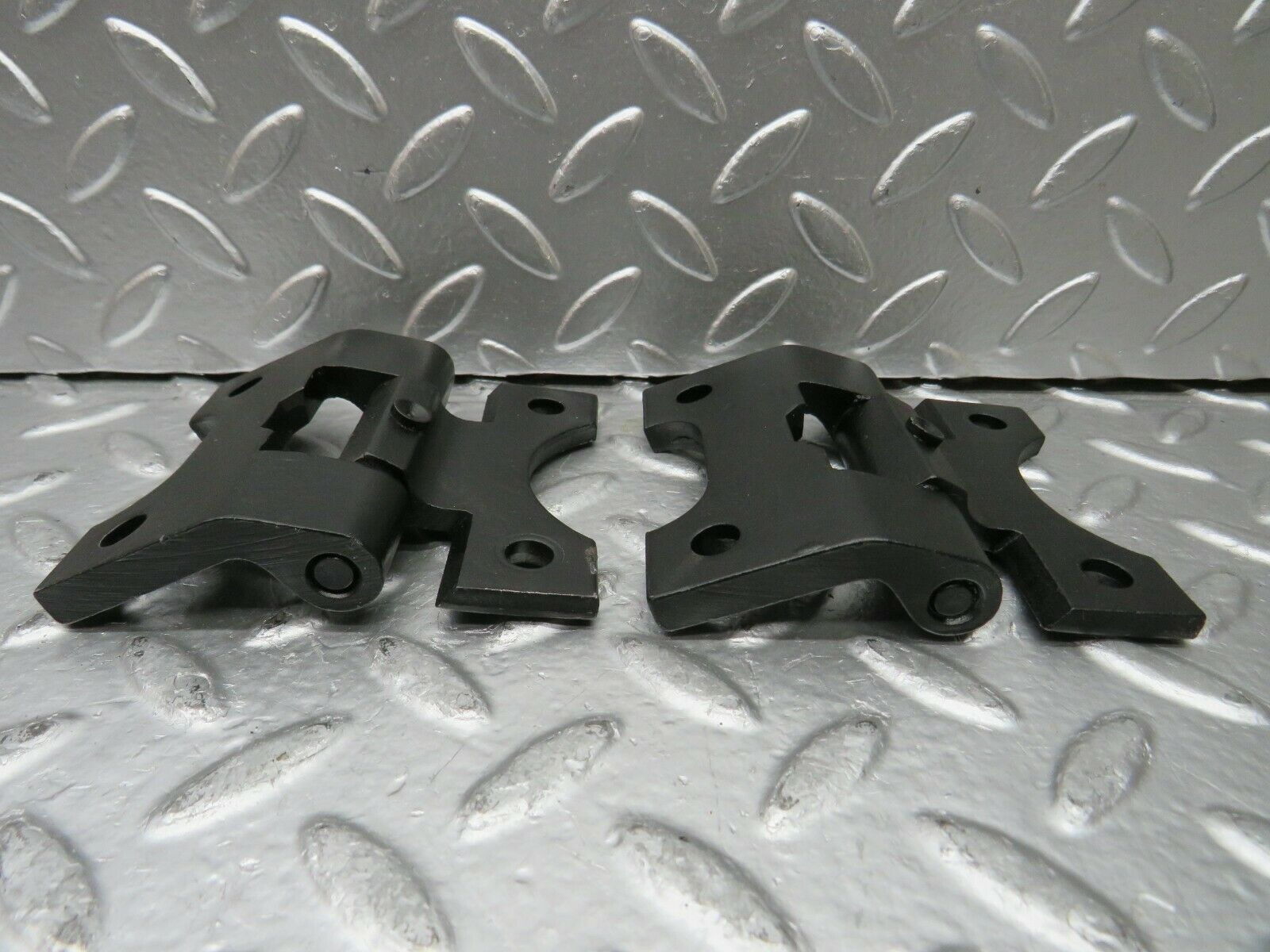 22863 Mercedes-Benz C107 450SLC Coupe Door Hinge Right Pair