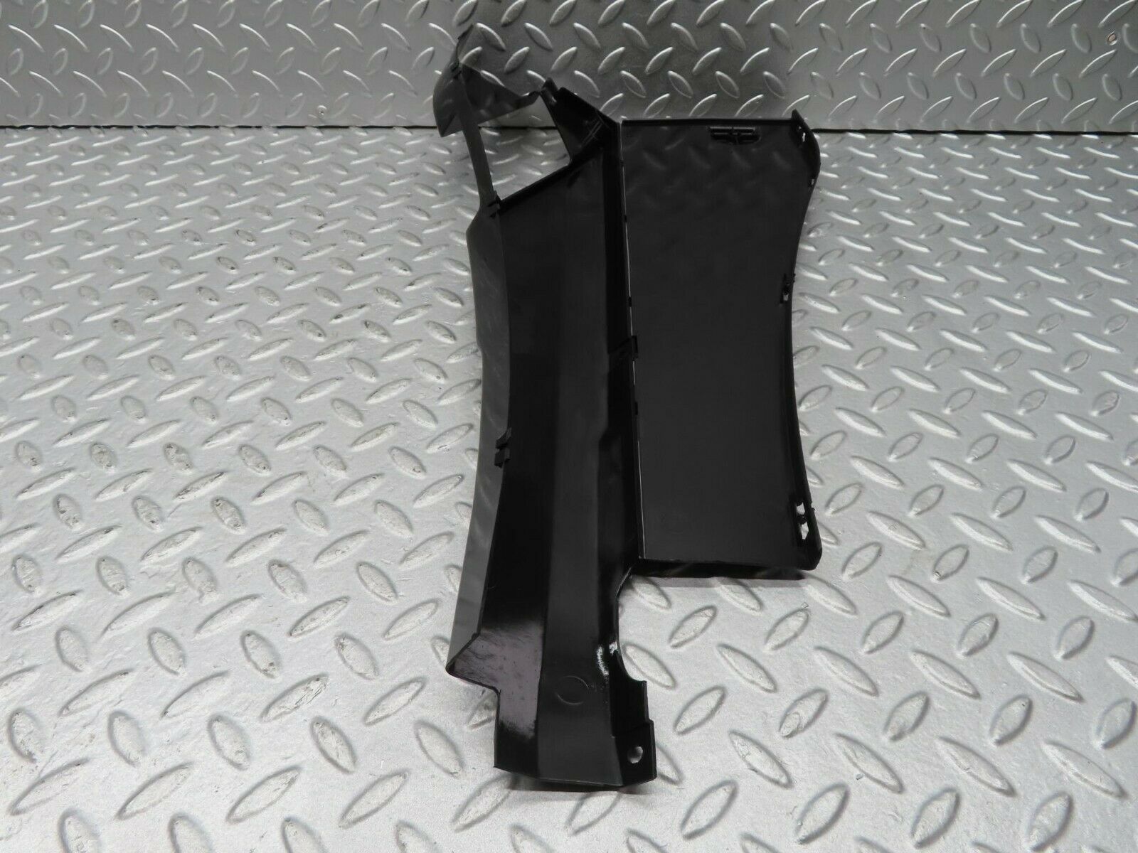 16315 Mercedes-Benz W124 260E Front Left Cable Channel 1248212336