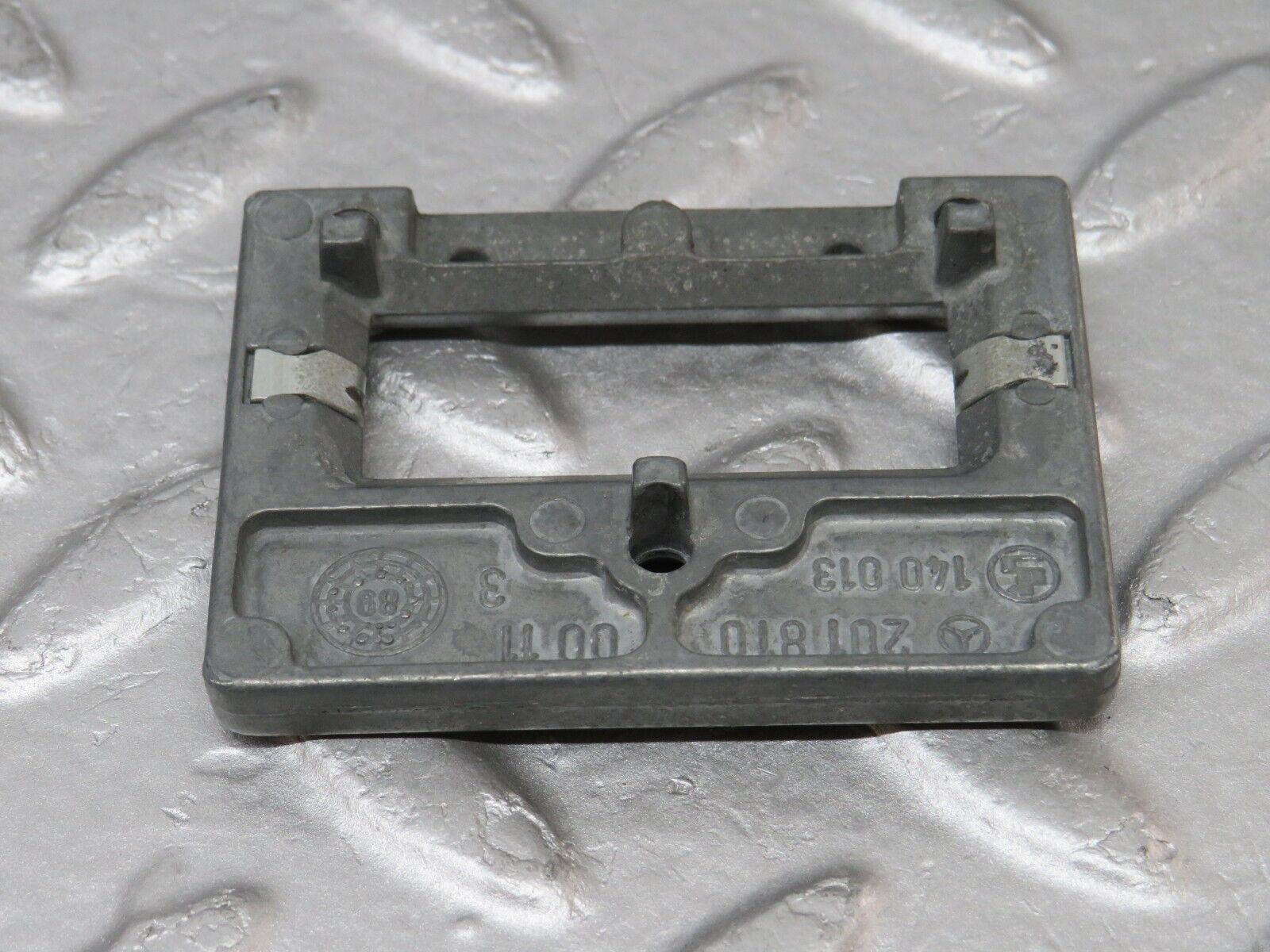 36584 Mercedes-Benz W201 190E 2.0L Rear View Mirror Bracket 2018100011