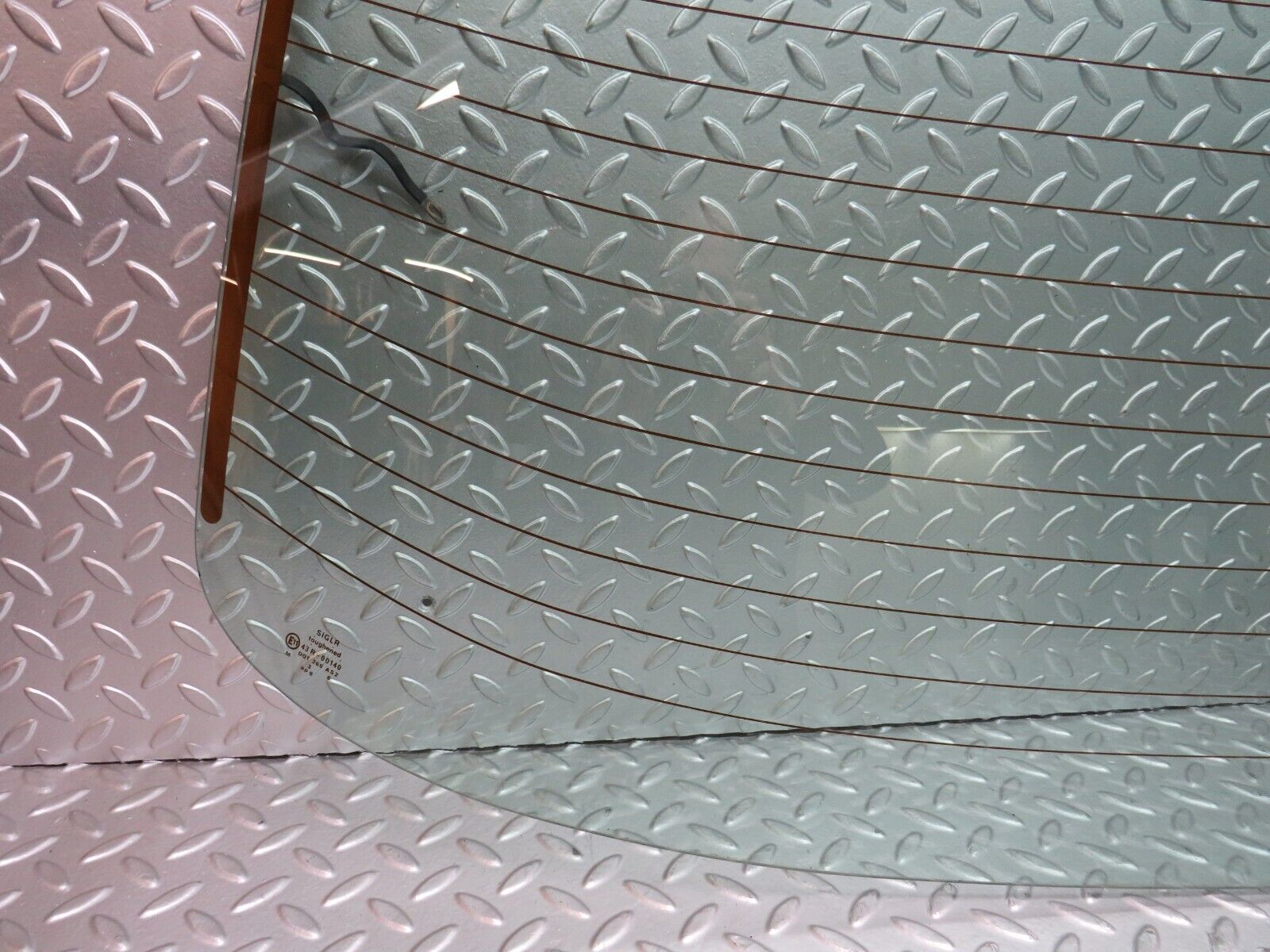 28593 Mercedes-Benz W123 230E Rear Heated Windscreen Glass