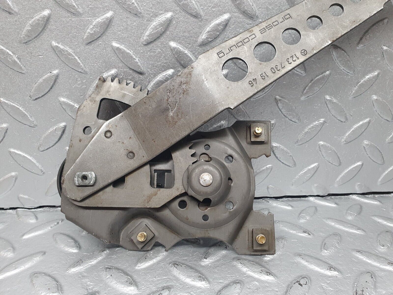 40729 Mercedes-Benz W123 300D Rear Left Manual Window Regulator 1237301946