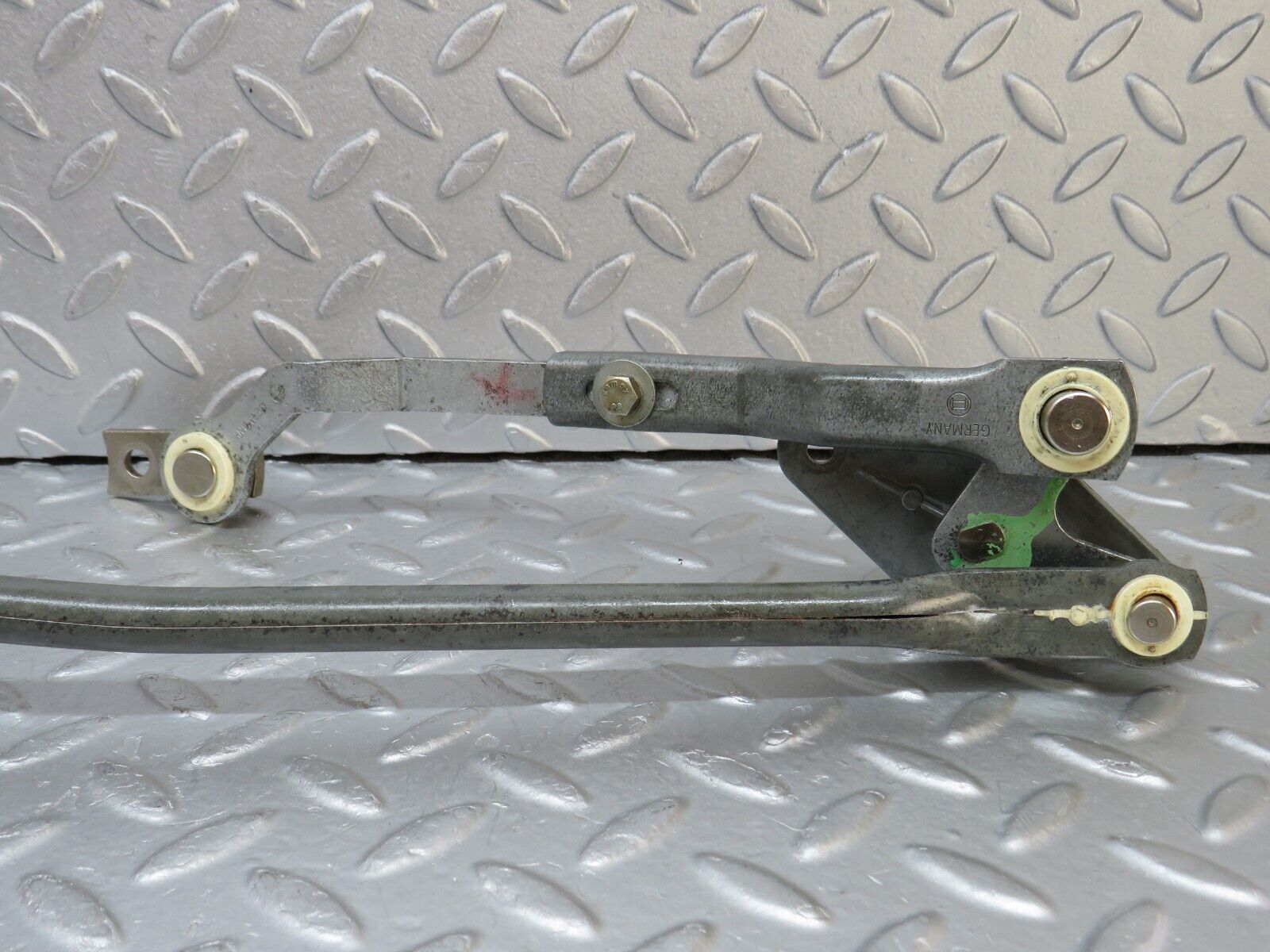 37544 Mercedes-Benz W109 300SEL Windscreen Wiper Linkage