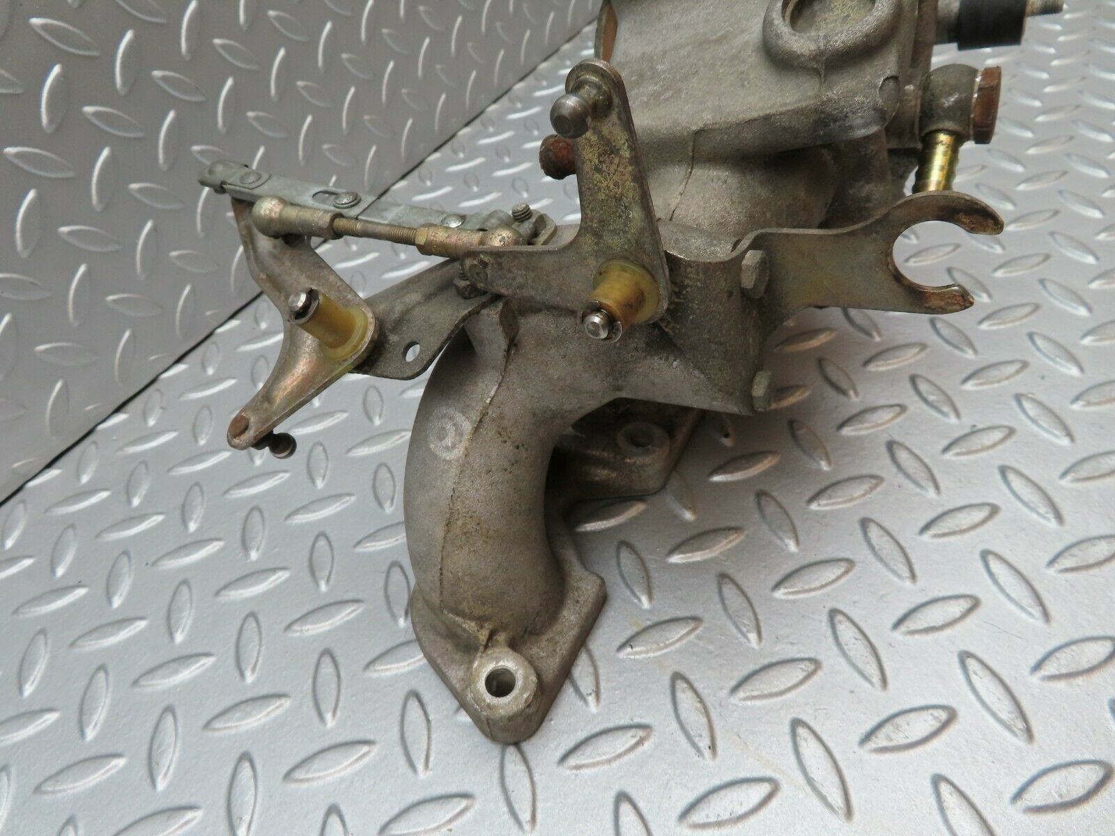 3961 Mercedes-Benz S123 200T Wagon Intake Manifold 1021411601