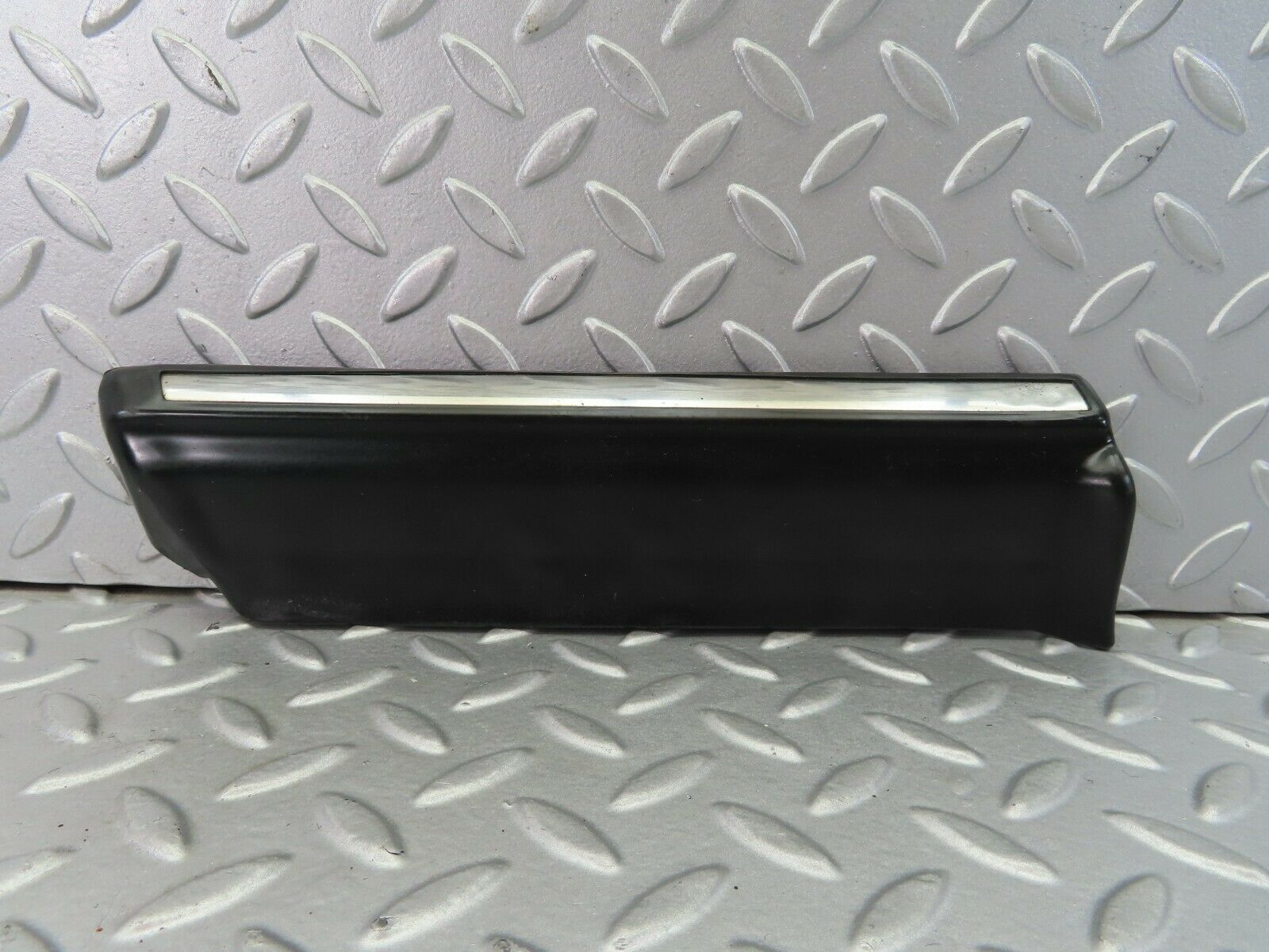 7505 Mercedes-Benz S123 230TE Wagon Front Left Fender Wing Lower Trim