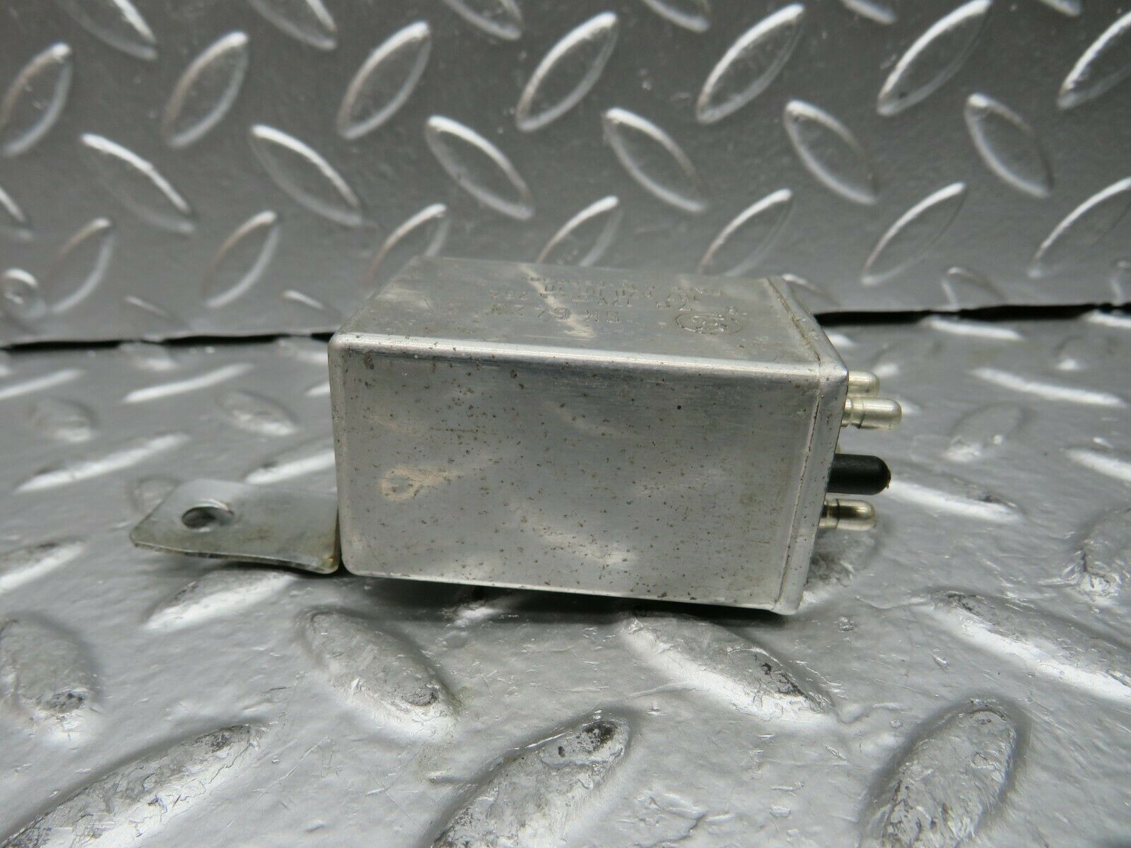 22726 Mercedes-Benz C107 450SLC Coupe Rear Heated Window Relay 1078200010