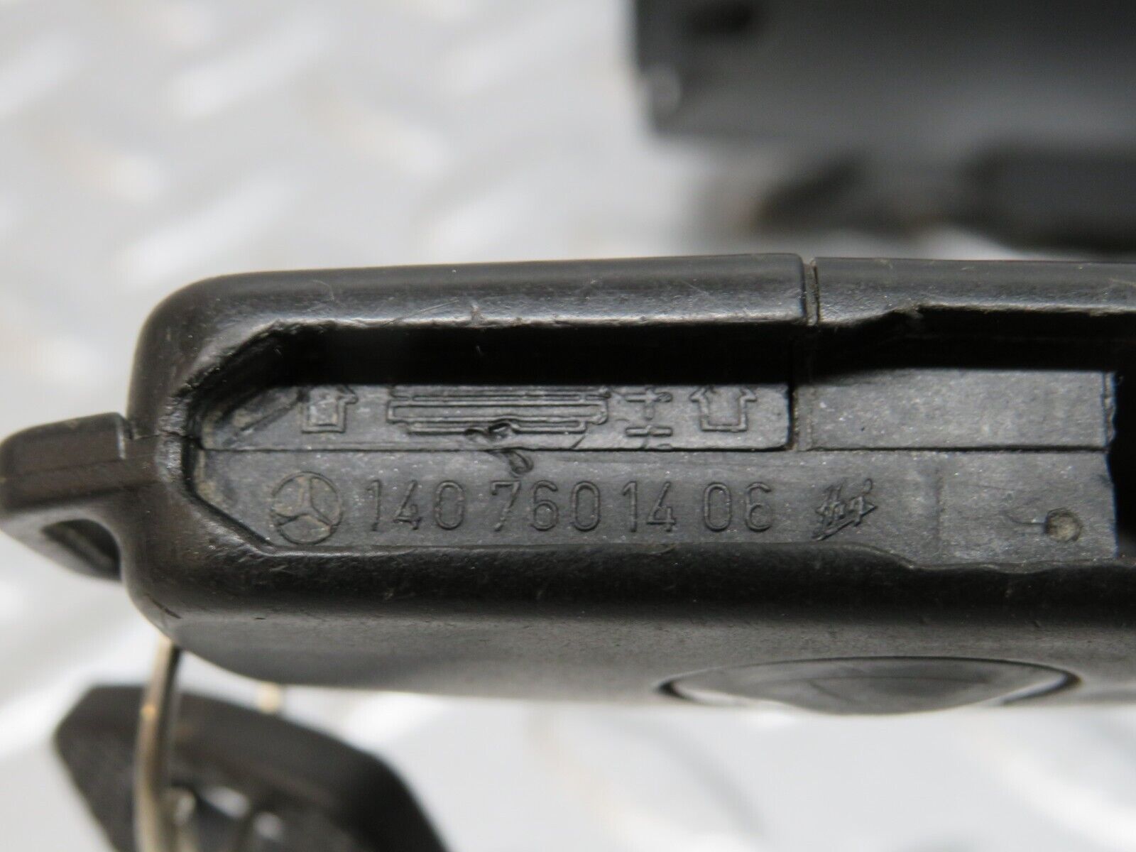 39770 Mercedes-Benz R129 320SL Coupe Ignition Switch With Key