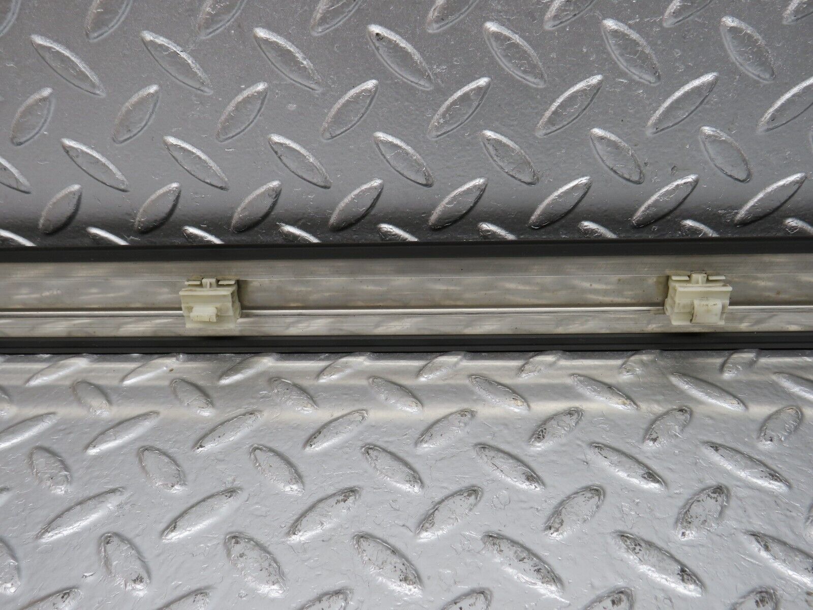 33956 Mercedes-Benz W124 260E Front Left Door Centre Moulding Trim