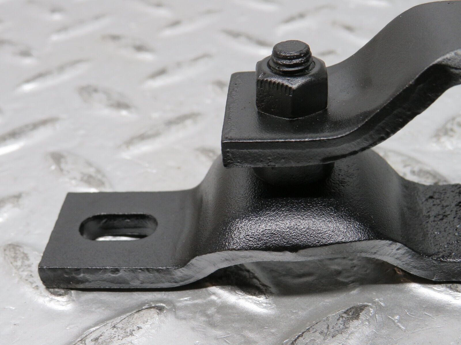 31994 Mercedes-Benz W123 230E Engine Mount Bracket Front