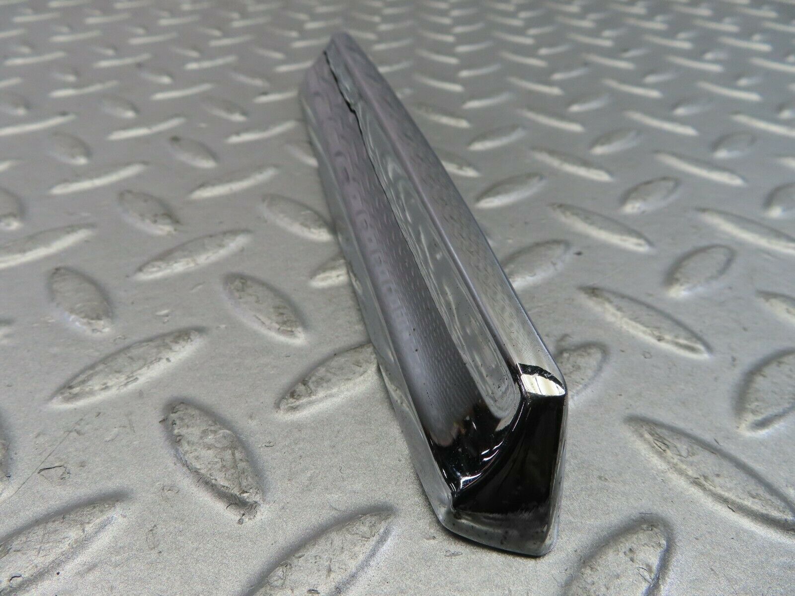 9219 Mercedes-Benz W115 Trunk Lid Chrome Handle 1157580002 205 mm length type