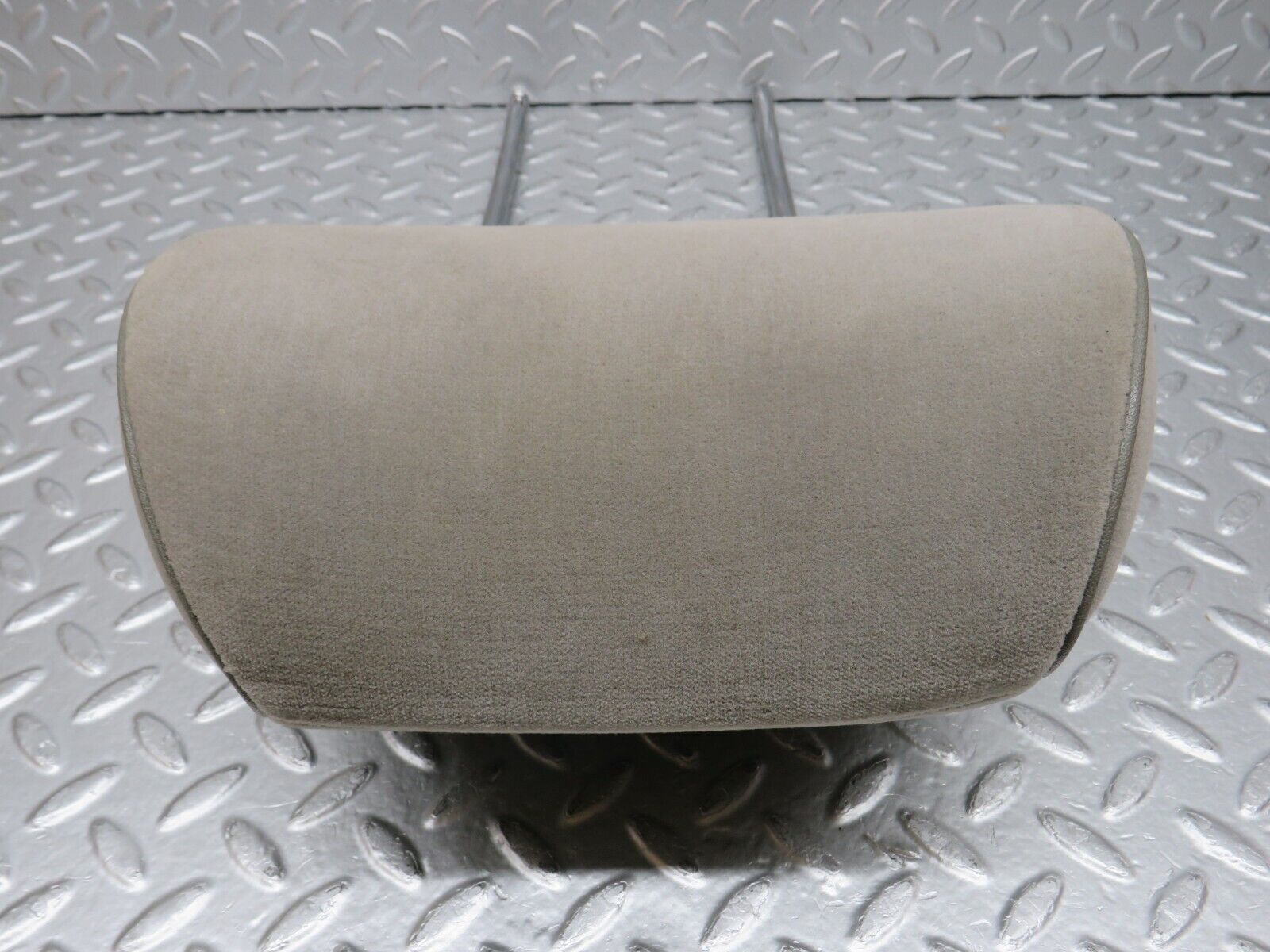 32583 Mercedes-Benz S124 300TE Wagon Front Right Seat Headrest Grey