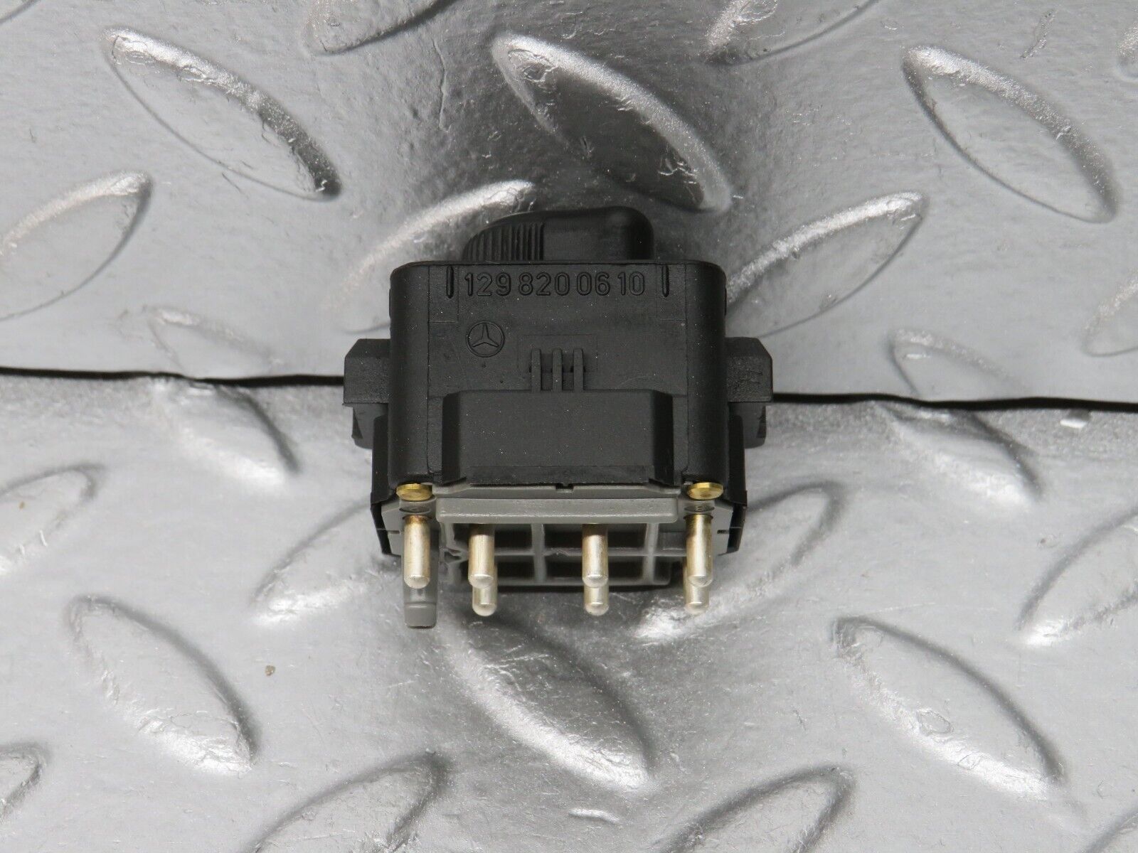 31326 Mercedes-Benz S124 220TE Wagon Electric Mirror Adjust Switch 1298200610