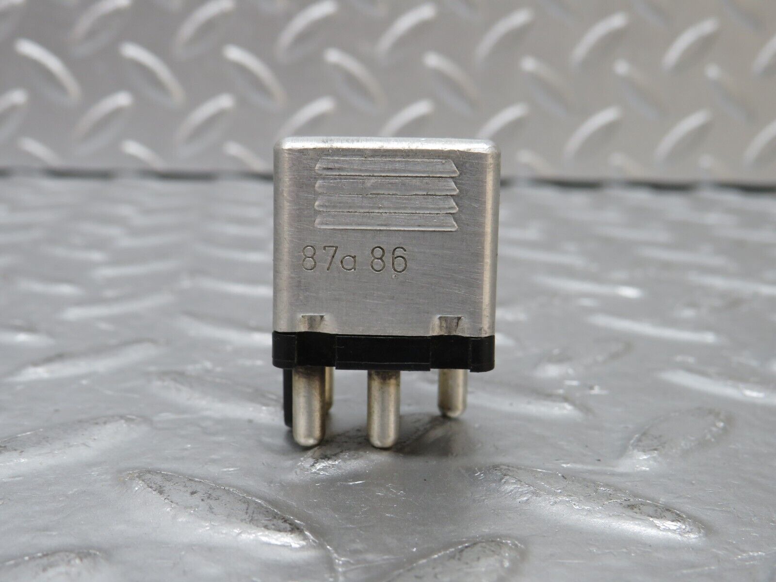 32473 Mercedes-Benz S124 300TE Wagon Multi Purpose Relay 0015420219