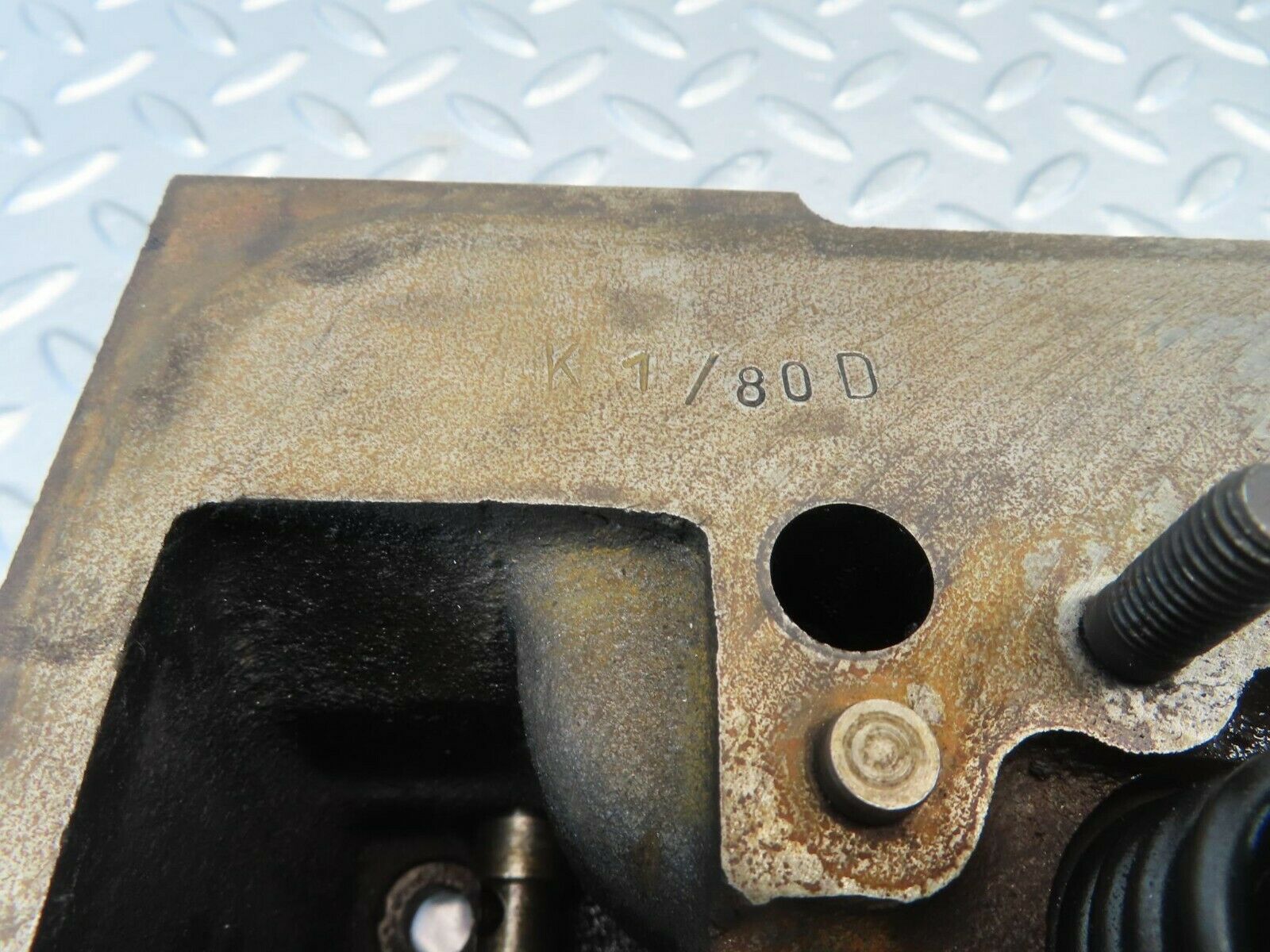 10948 Mercedes-Benz W115 220D Cylinder Head OM615.913