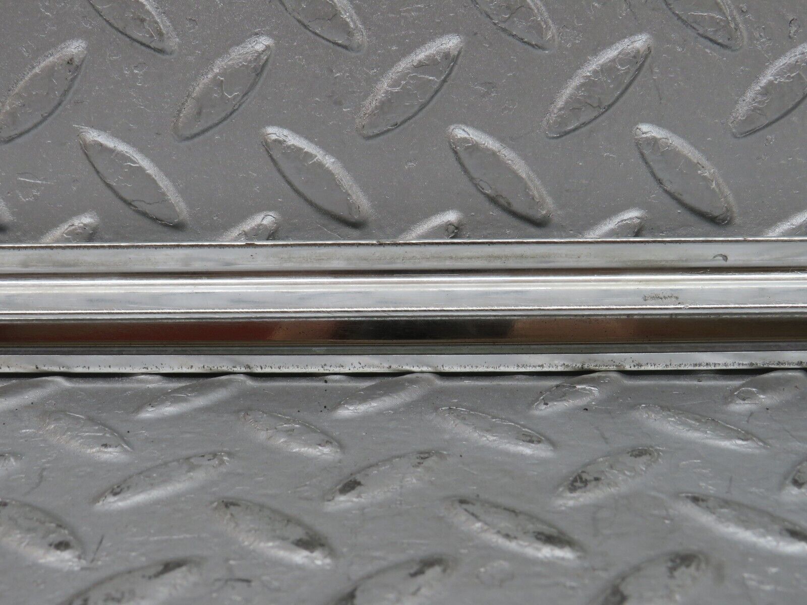 36294 Mercedes-Benz W126 420SE Front Left Door Chrome Moulding Trim