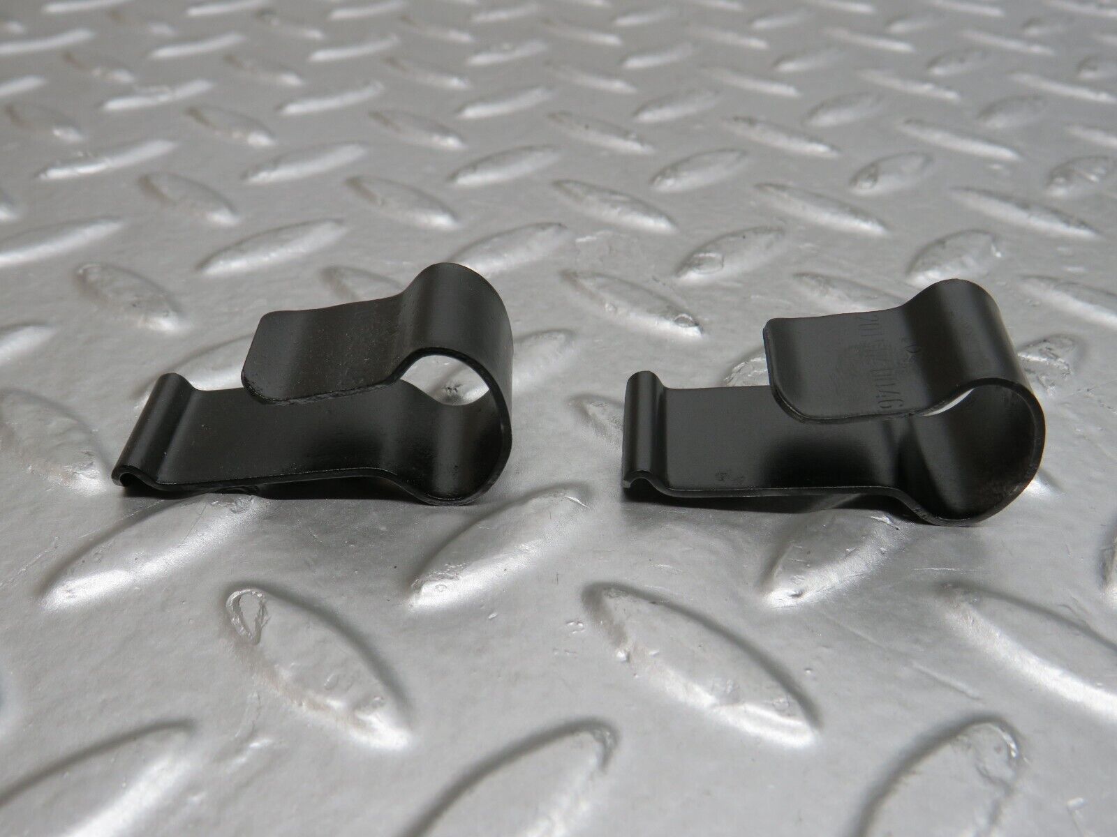 29568 Mercedes-Benz W124 230E Radiator Fan Shroud Holder Pair 2015040046