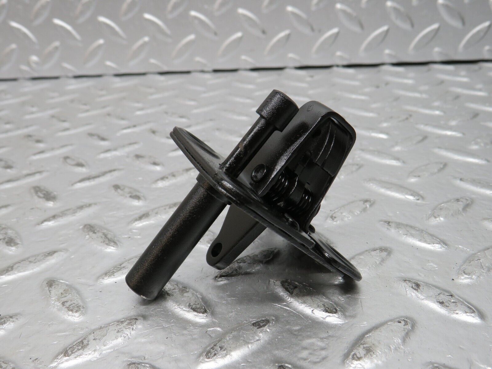 31995 Mercedes-Benz W123 230E Bonnet Lock Latch