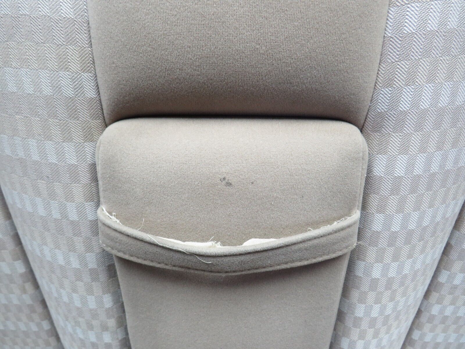 38813 Mercedes-Benz W201 190E 2.6L Rear Seat Beige