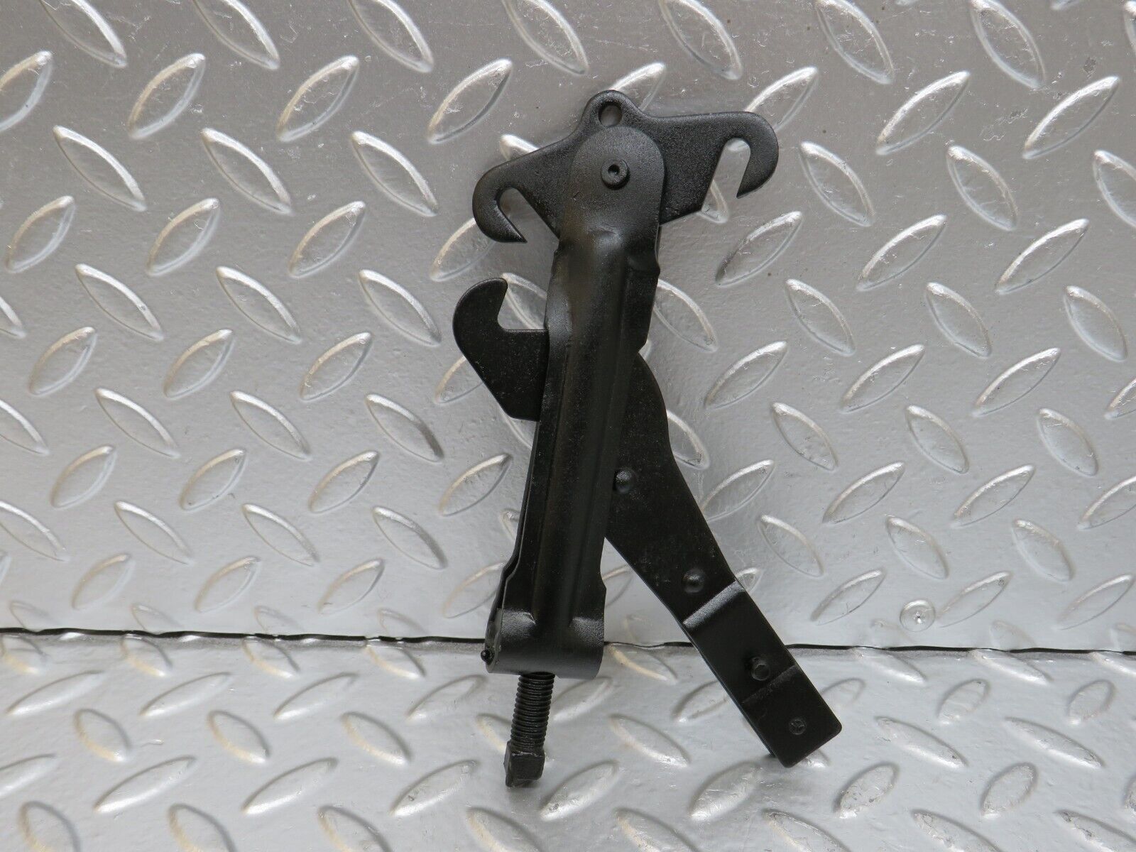 25420 Mercedes-Benz W123 200 Handbrake Regulator