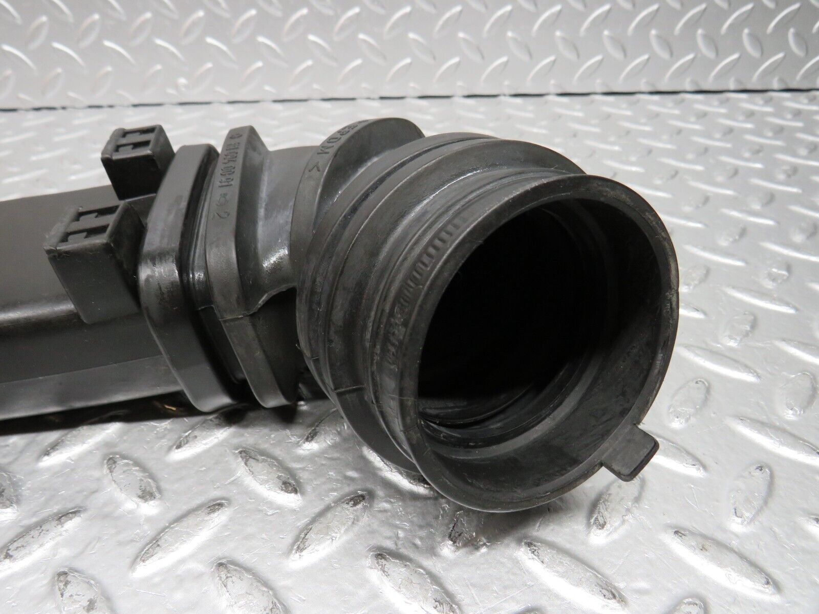 31200 Mercedes-Benz S124 220TE Wagon Air Intake Pipe 1141400012 1110940091