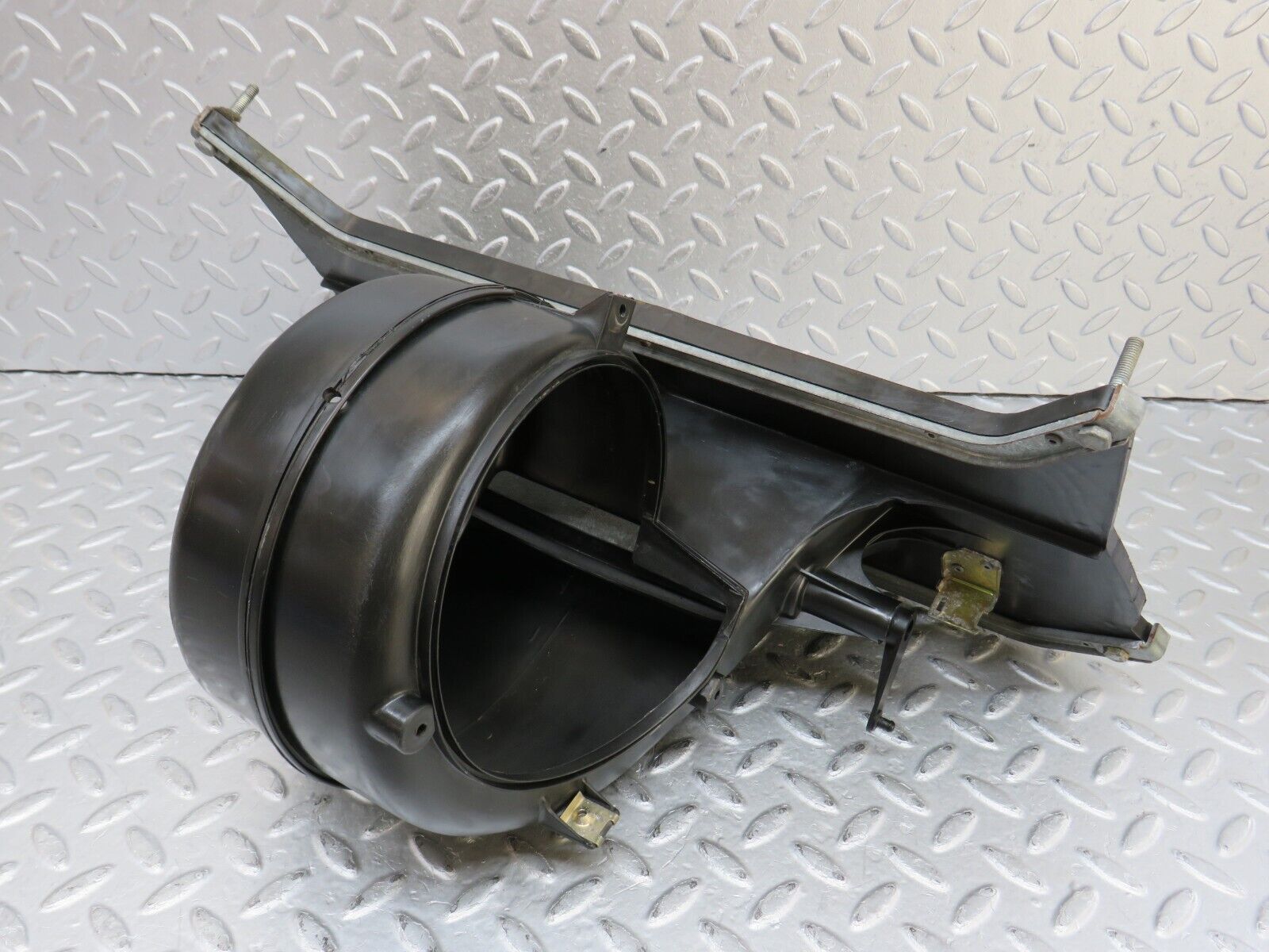 36477 Mercedes-Benz W201 190E 2.0L Heater Blower Housing Behr 91.484.52.017