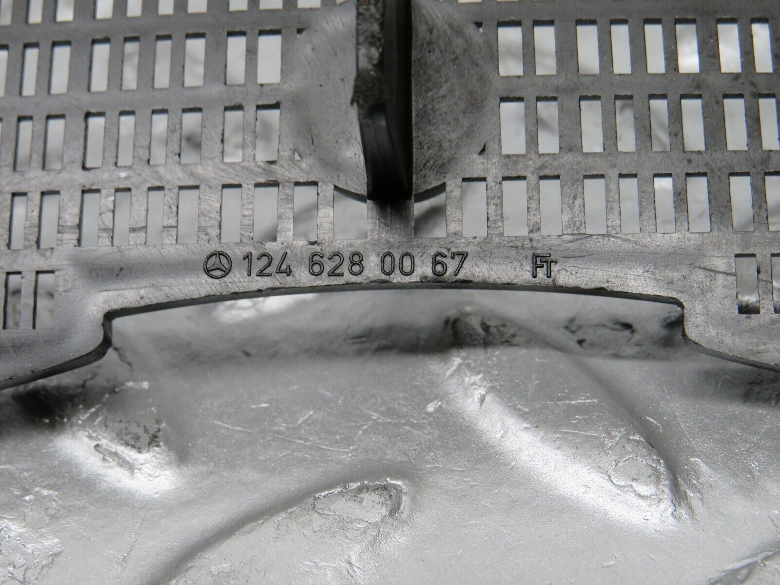 31523 Mercedes-Benz S124 220TE Wagon Windscreen Water Drain Grill 1246280067