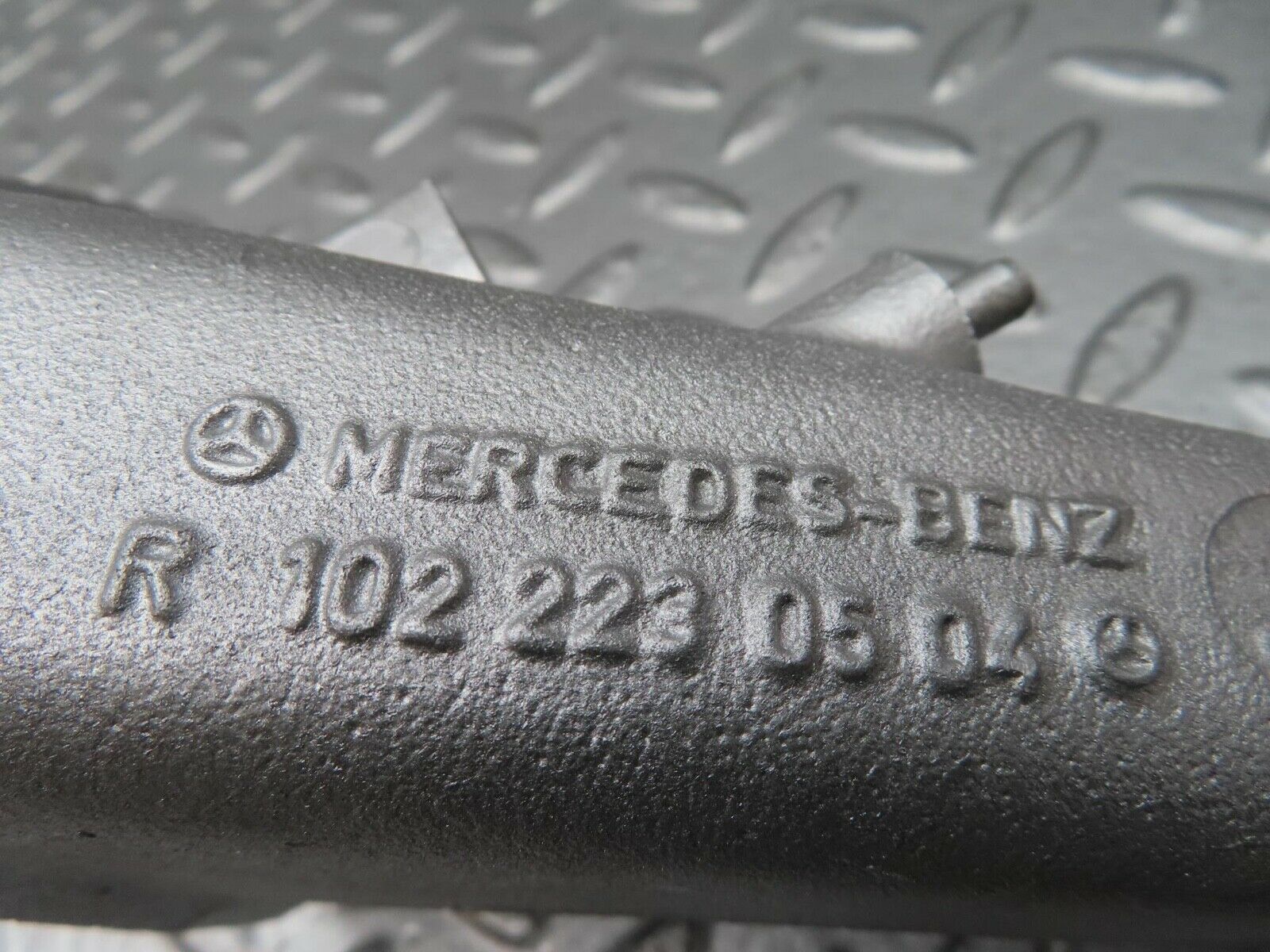 13565 Mercedes-Benz W123 200 Engine Mount Bracket Left Side 1022230504