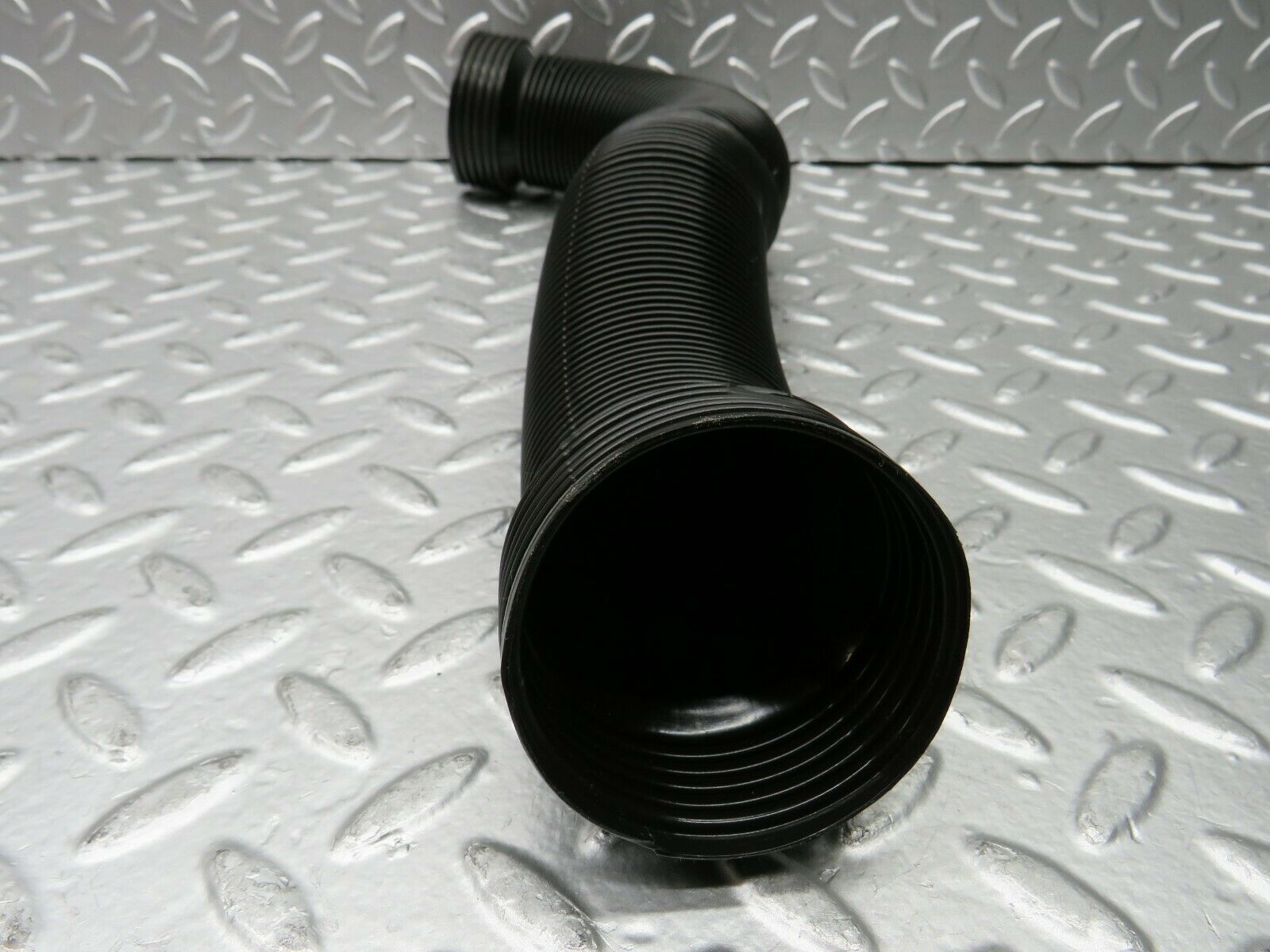 22690 Mercedes-Benz C107 450SLC Coupe Air Duct Pipe Hose
