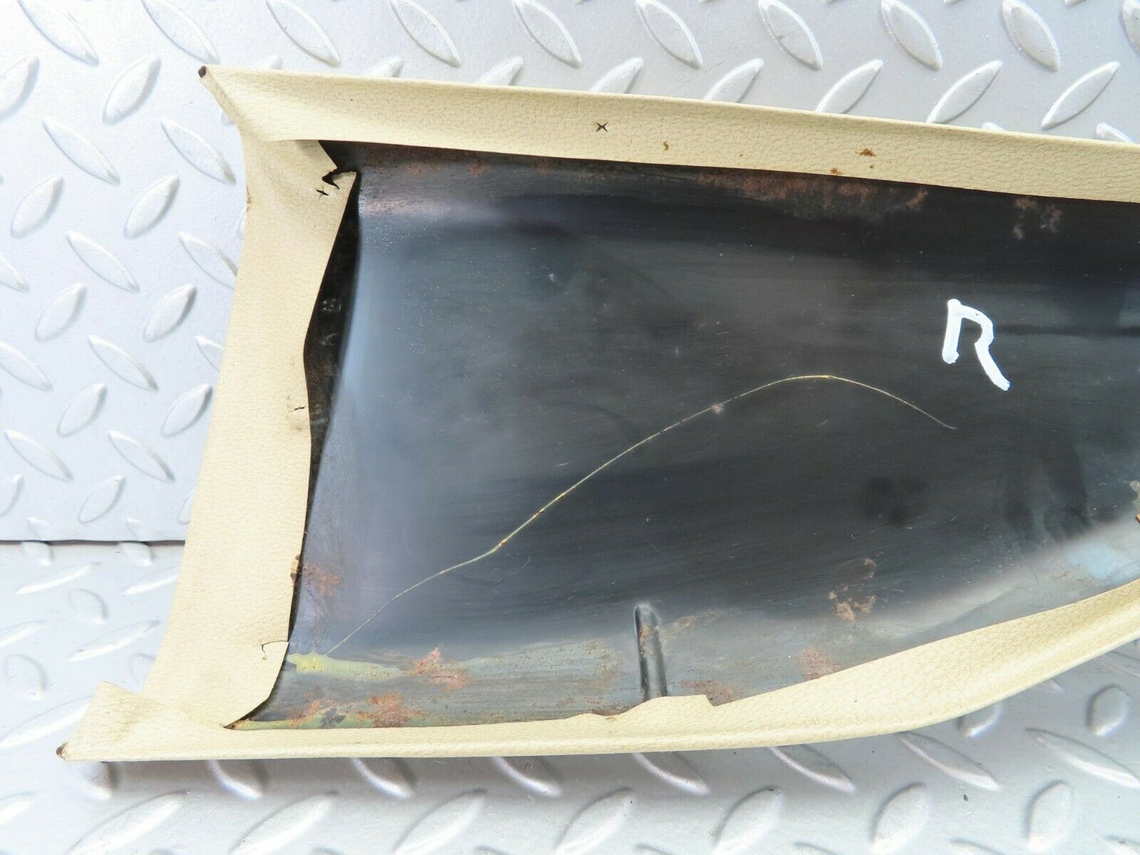 7384 Mercedes-Benz W116 450SE B Pillar Cover Right Side